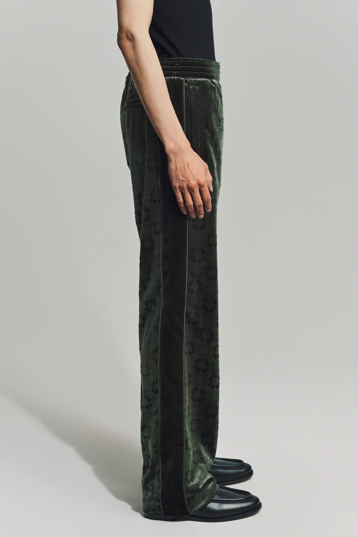 GIVENCHY | JOGGER PANTS IN MONOGRAM 72 VELVET - Image 3
