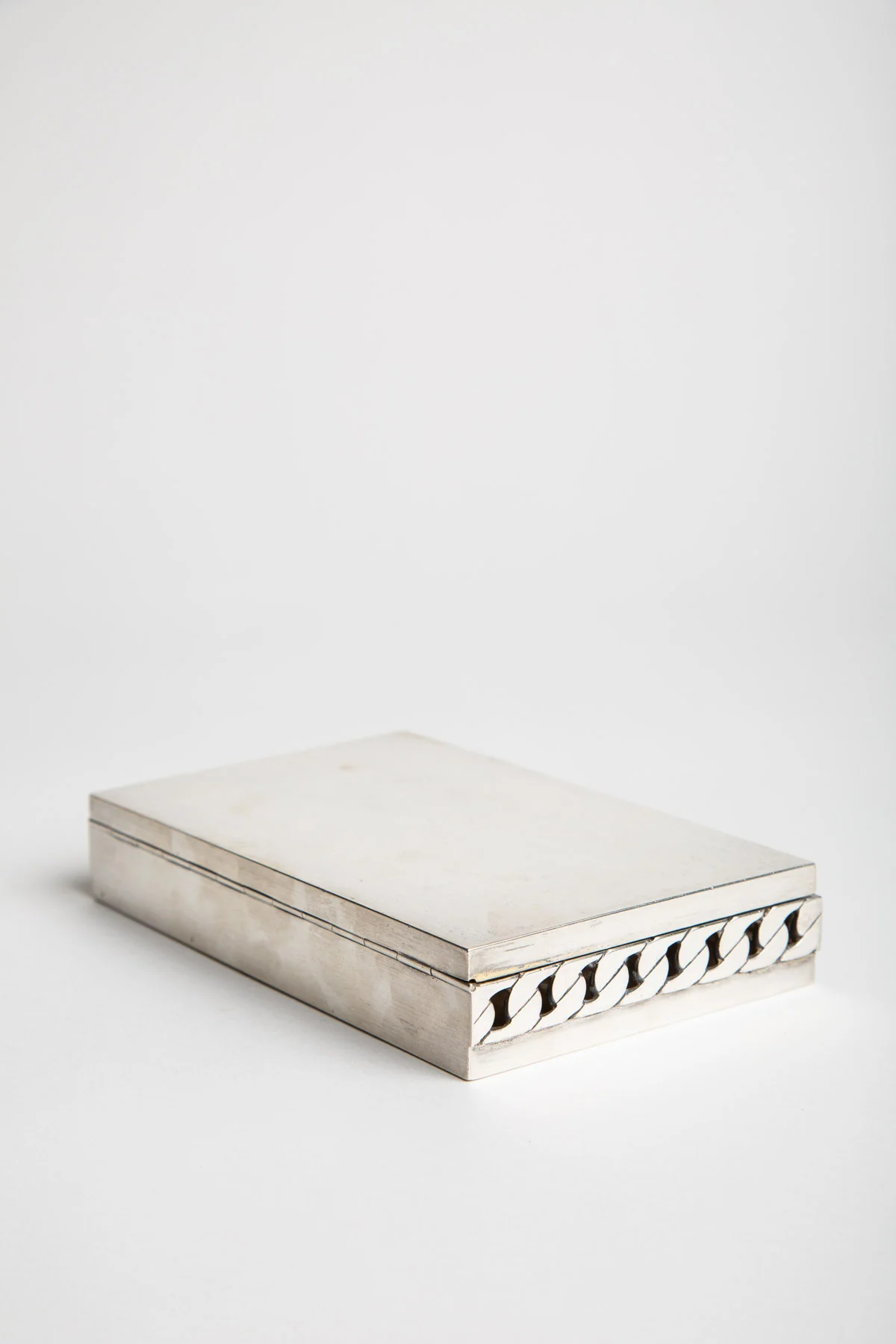 GUCCI | VINTAGE STERLING SILVER BOX WITH CHAIN MOTIF - Image 4