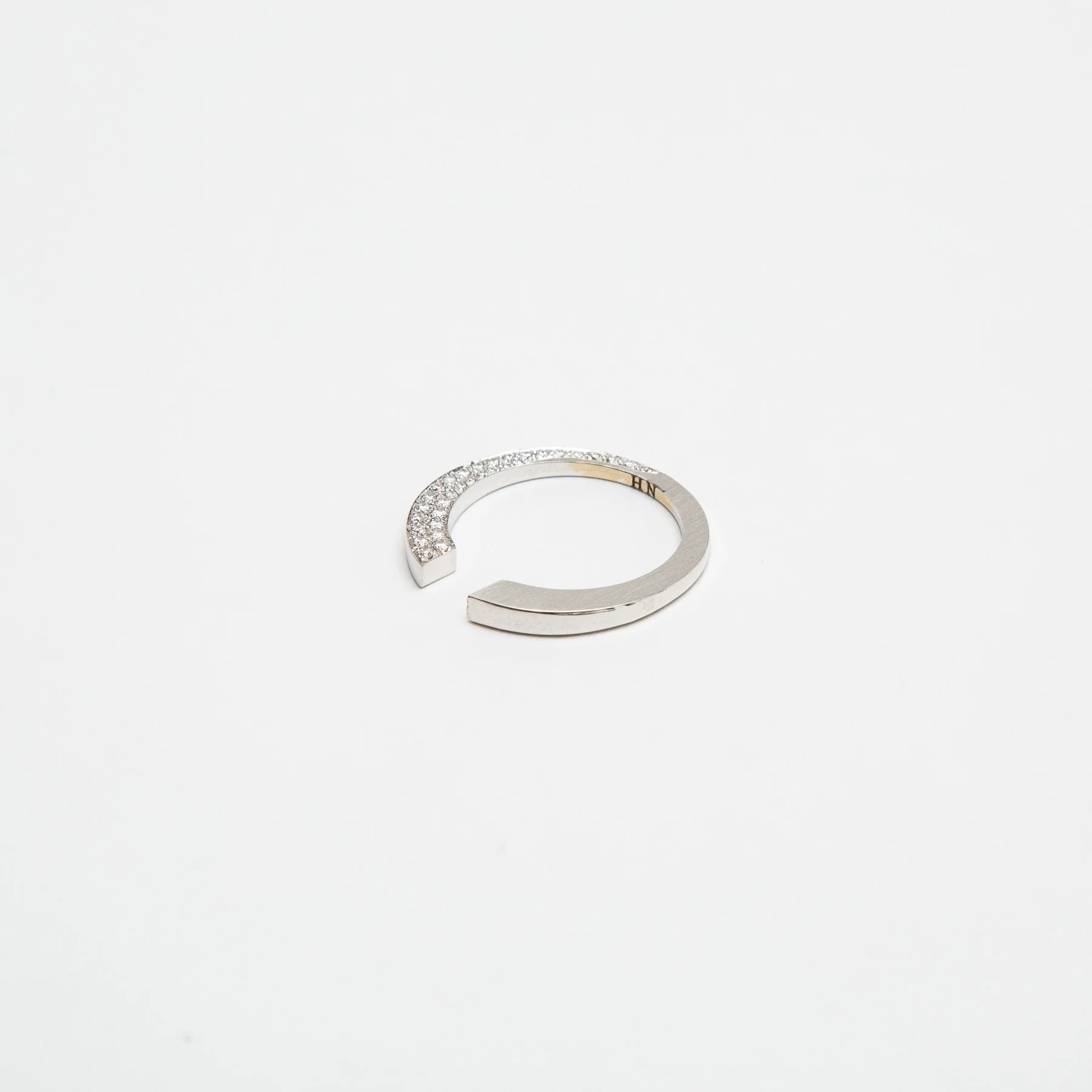 HADAR NORNBERG | HALF DIAMOND TITLED RING - Image 3
