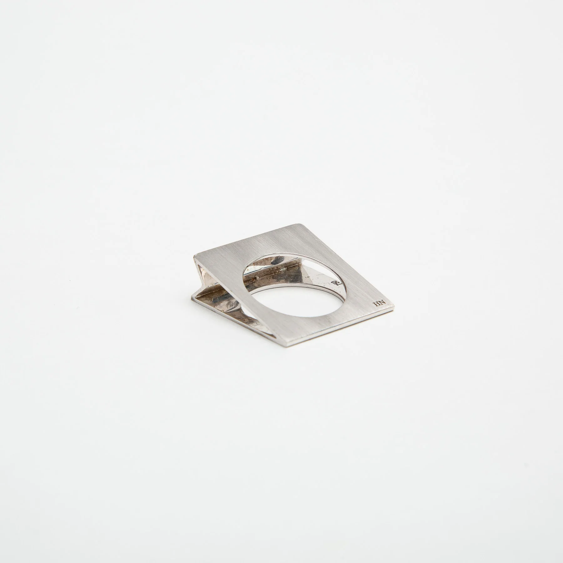 HADAR NORNBERG | WHITE GOLD SPATIAL RING - Image 3