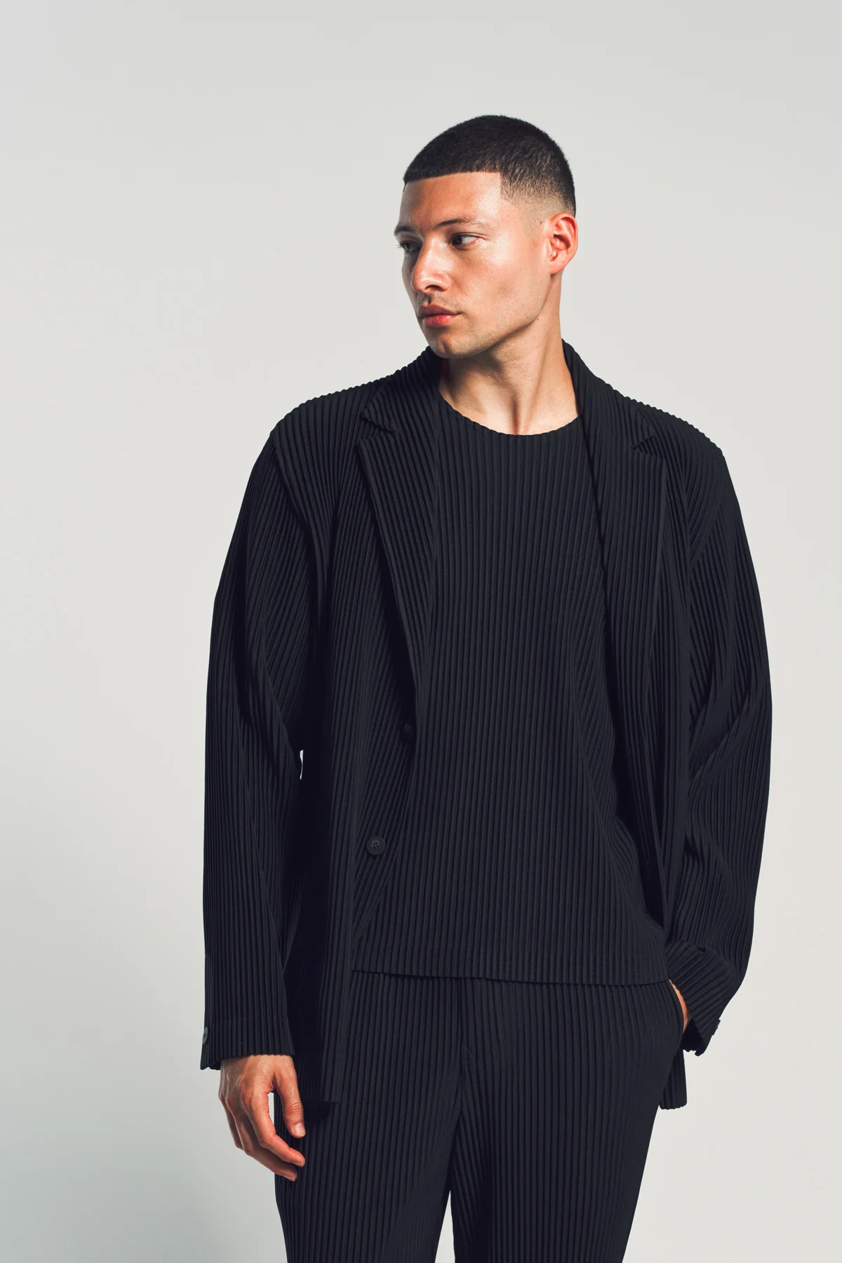 HOMME PLISSÉ ISSEY MIYAKE | BASICS BLAZER - Image 2