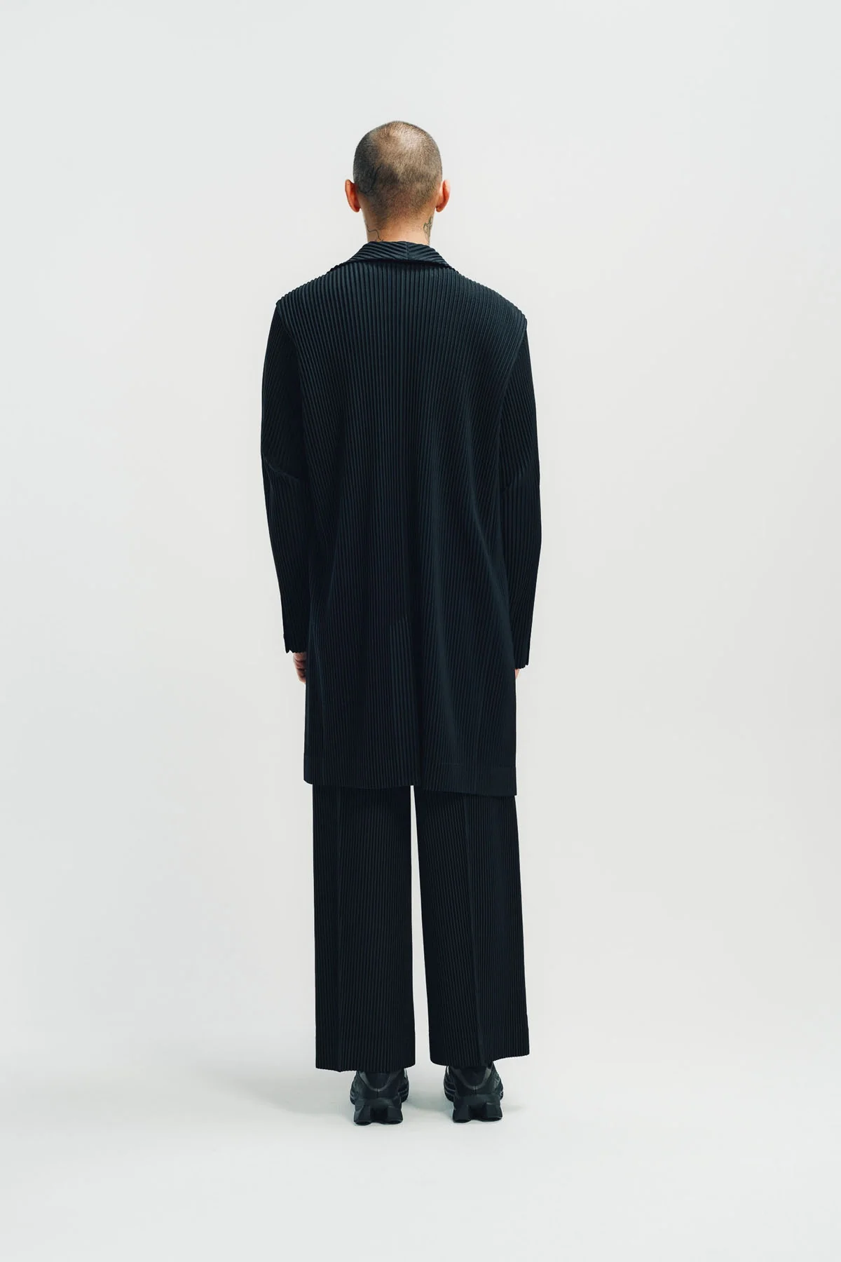 HOMME PLISSÉ ISSEY MIYAKE | BASICS COAT - Image 4