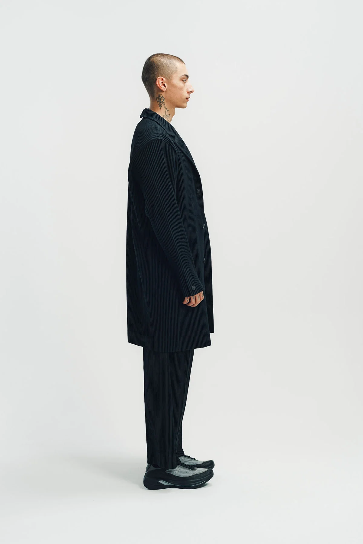 HOMME PLISSÉ ISSEY MIYAKE | BASICS COAT - Image 5