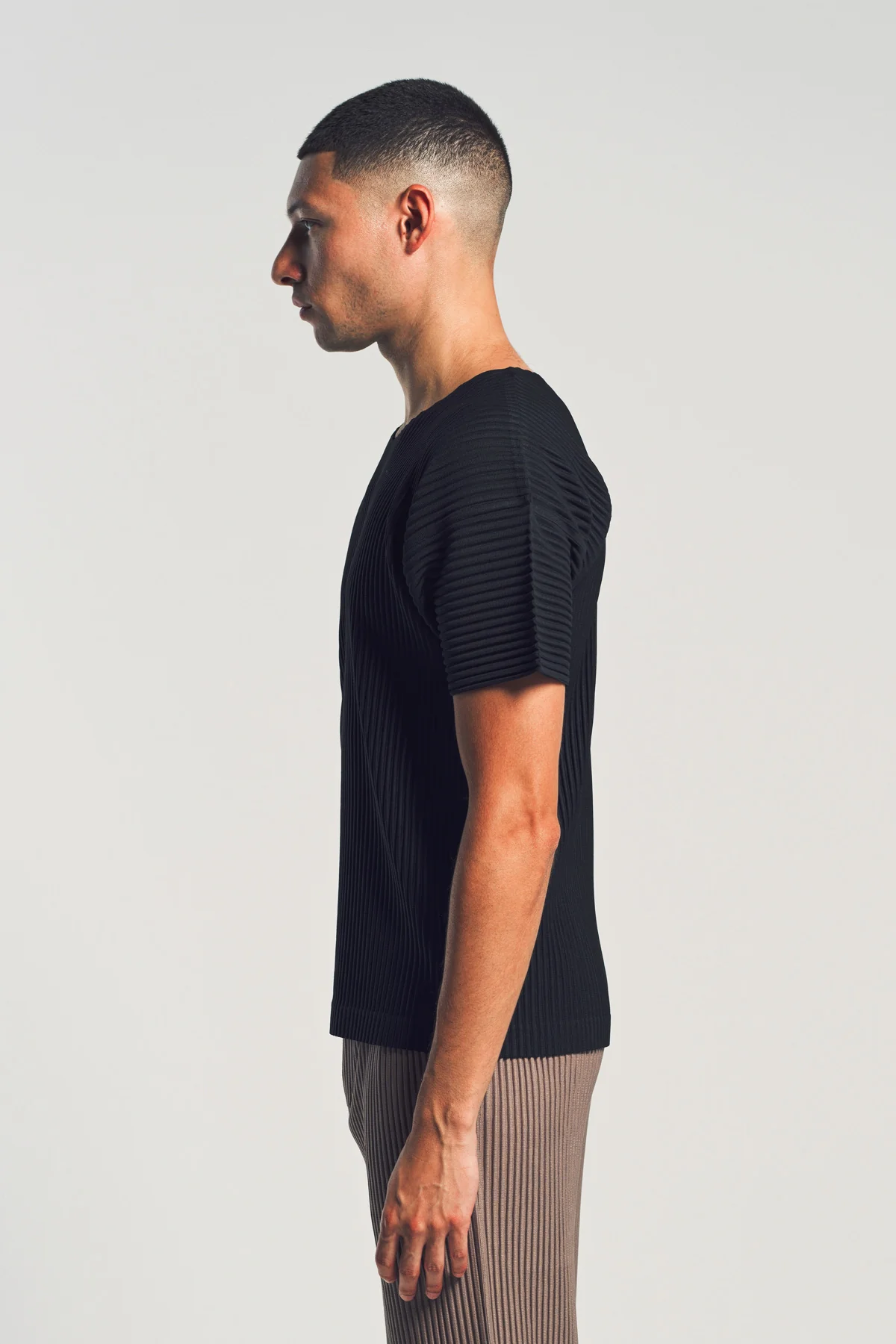 HOMME PLISSÉ ISSEY MIYAKE | BASICS SHORT SLEEVE TEE - Image 3