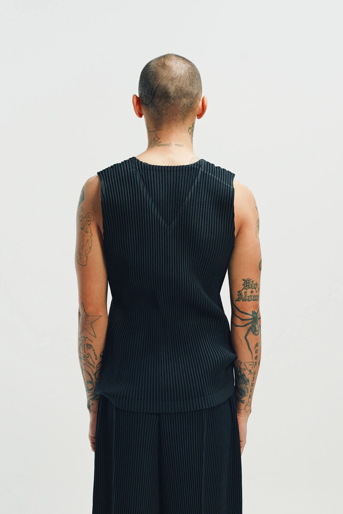 HOMME PLISSÉ ISSEY MIYAKE | BASICS TANK - Image 4