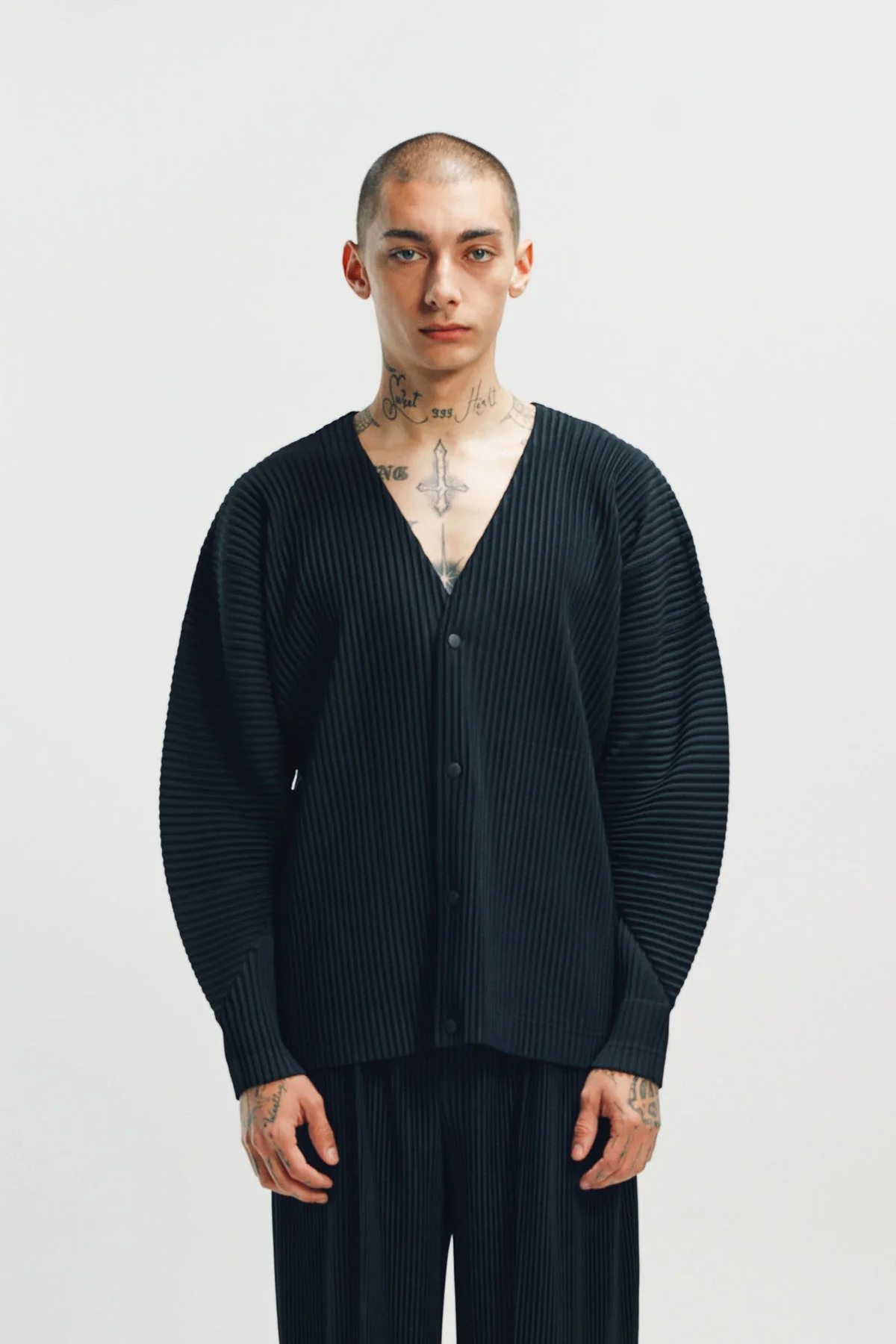 HOMME PLISSÉ ISSEY MIYAKE | PLEATED CARDIGAN - Image 2