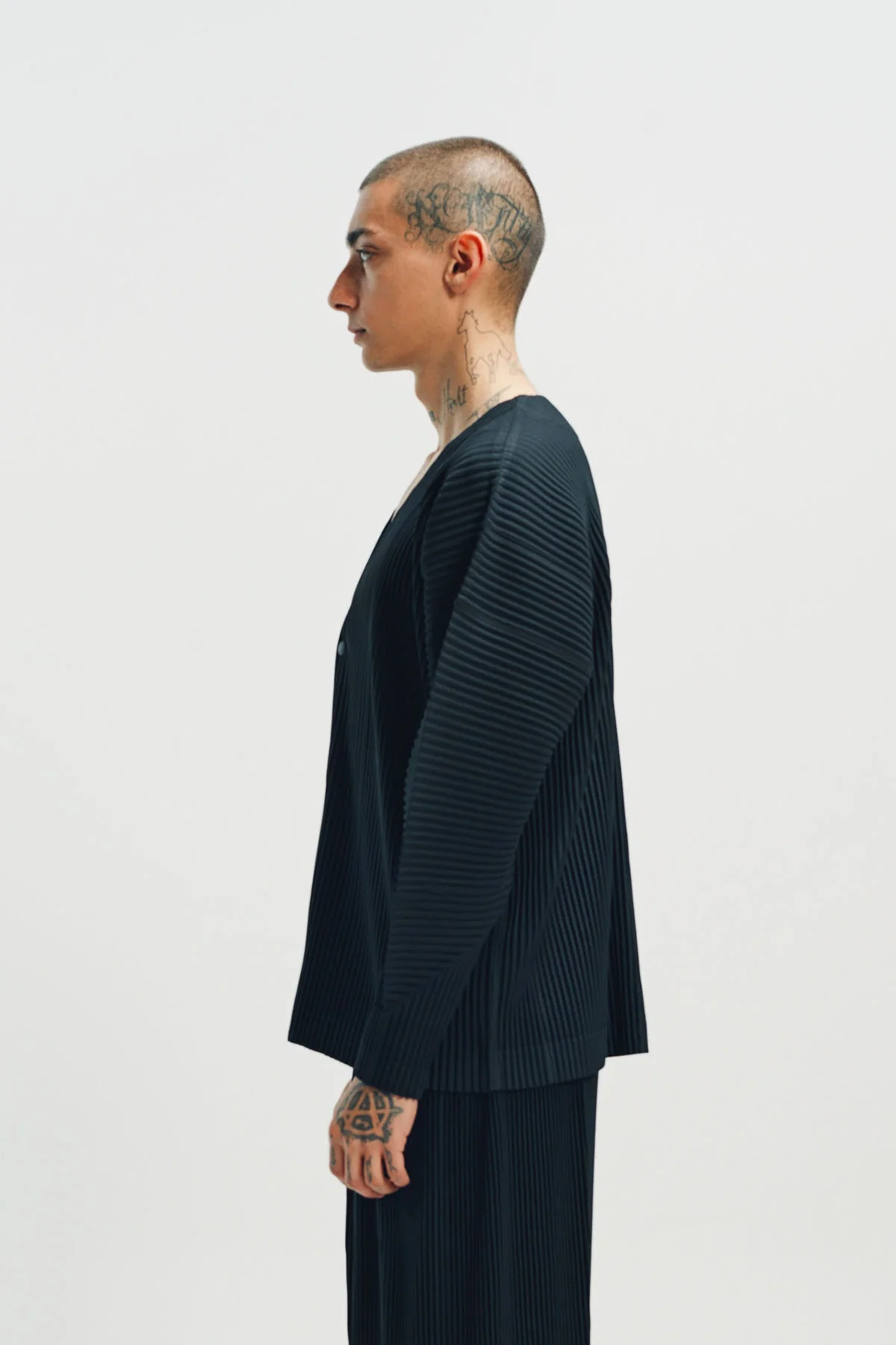 HOMME PLISSÉ ISSEY MIYAKE | PLEATED CARDIGAN - Image 3