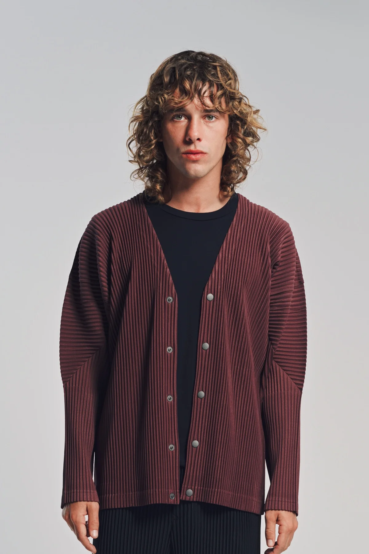 HOMME PLISSÉ ISSEY MIYAKE | PLEATED CARDIGAN - Image 2