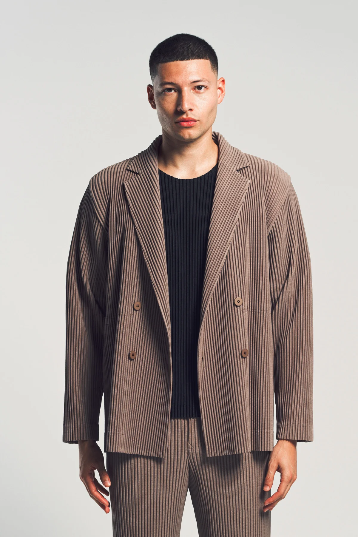 HOMME PLISSÉ ISSEY MIYAKE | PLEATED DOUBLE BREASTED BLAZER - Image 2