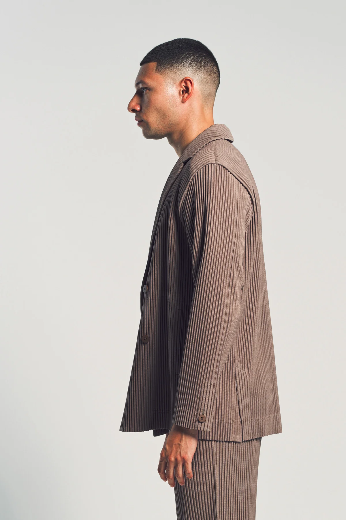 HOMME PLISSÉ ISSEY MIYAKE | PLEATED DOUBLE BREASTED BLAZER - Image 3