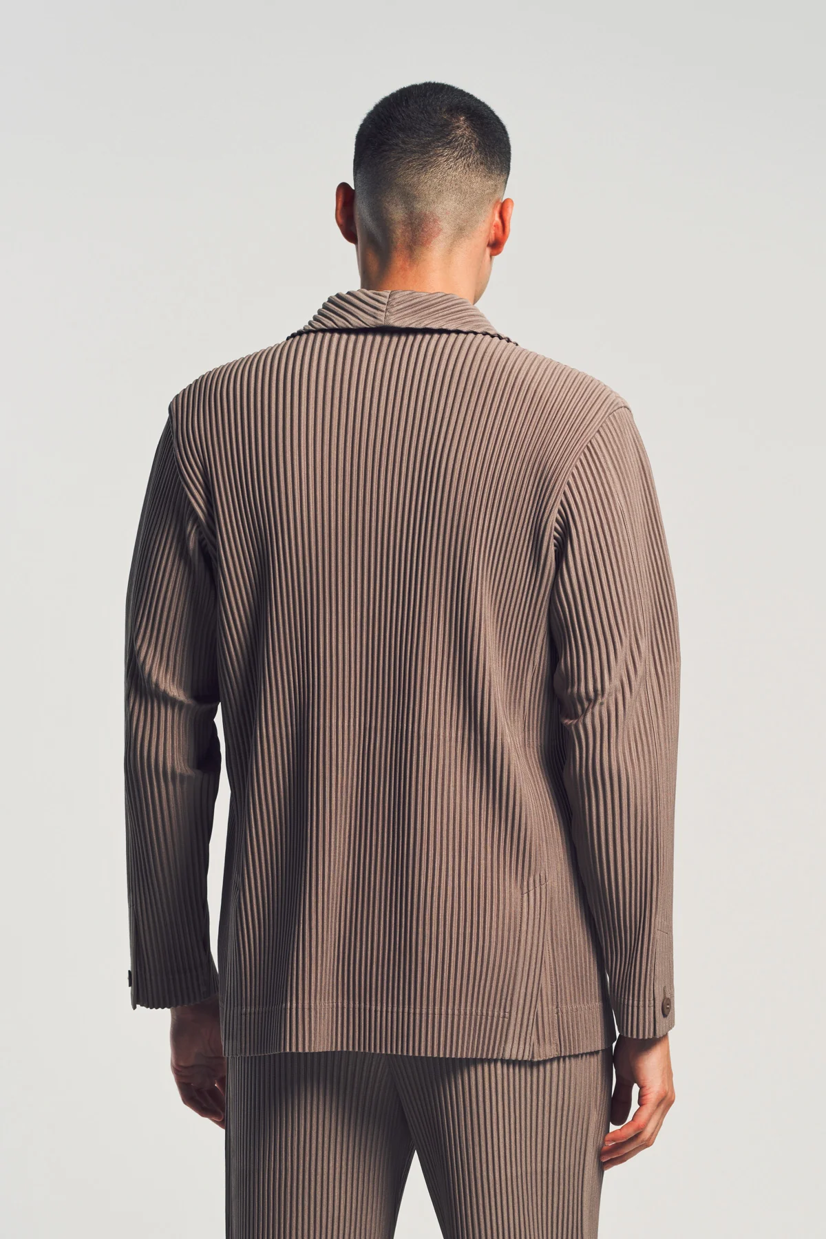 HOMME PLISSÉ ISSEY MIYAKE | PLEATED DOUBLE BREASTED BLAZER - Image 4