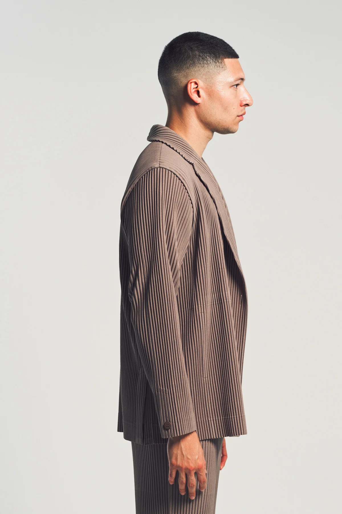 HOMME PLISSÉ ISSEY MIYAKE | PLEATED DOUBLE BREASTED BLAZER - Image 5