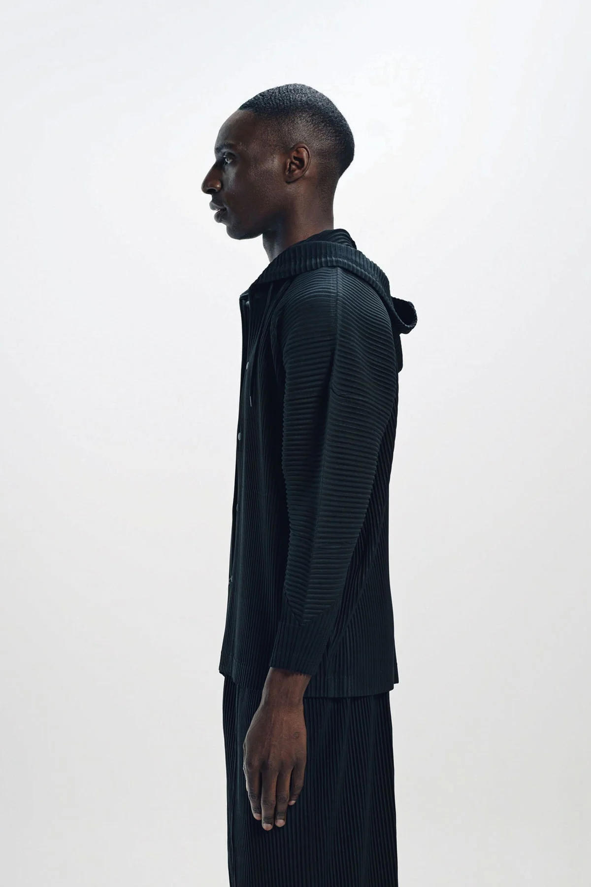 HOMME PLISSÉ ISSEY MIYAKE | PLEATED HOODIE - Image 3