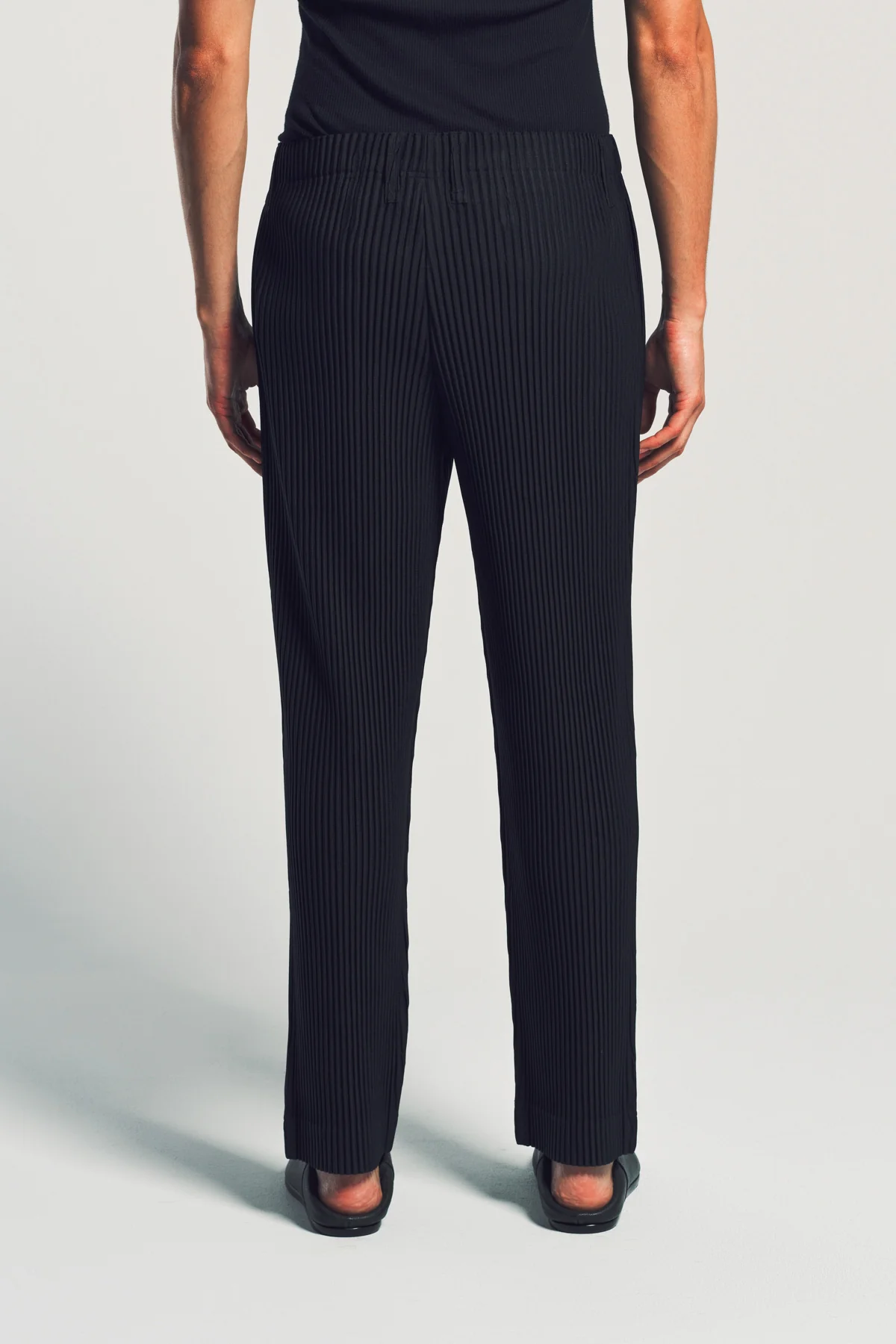 HOMME PLISSÉ ISSEY MIYAKE | PLEATED PANTS - Image 4