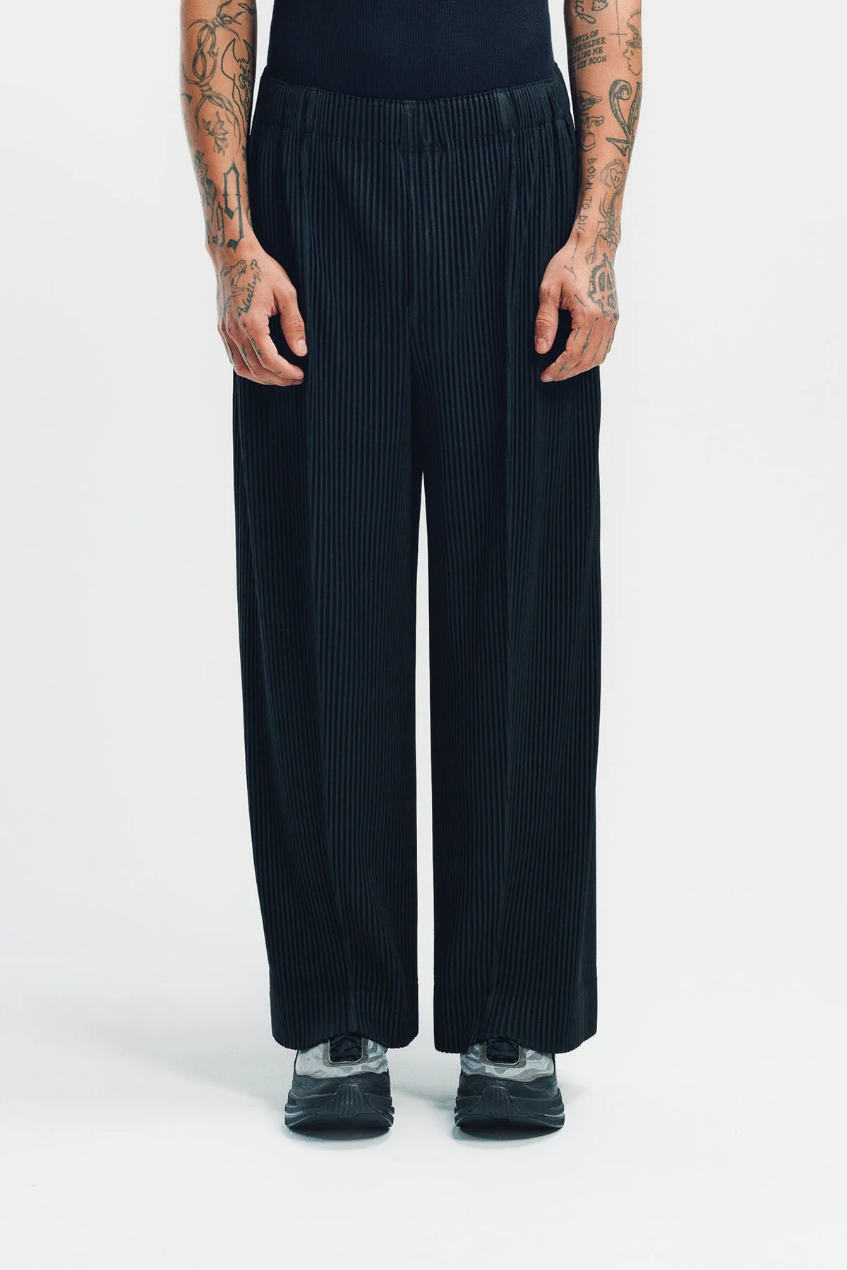 HOMME PLISSÉ ISSEY MIYAKE | PLEATED PANTS - Image 2