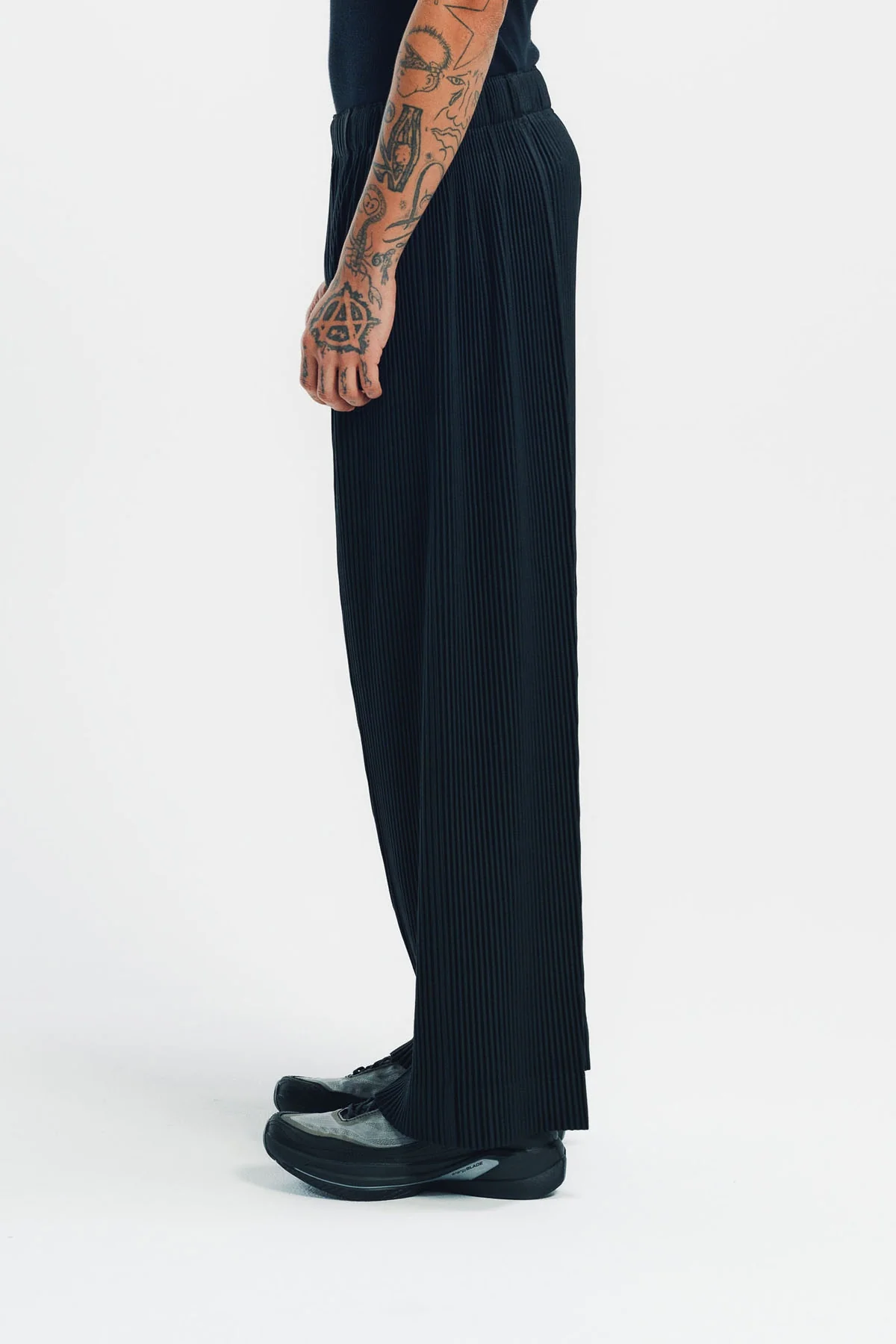 HOMME PLISSÉ ISSEY MIYAKE | PLEATED PANTS - Image 3