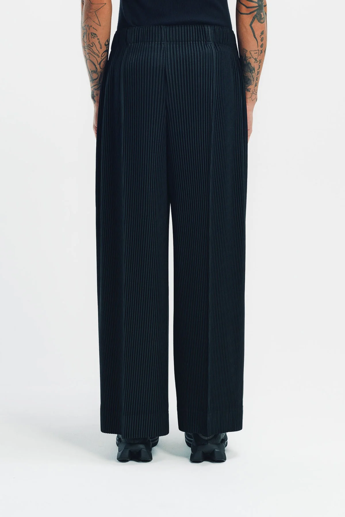 HOMME PLISSÉ ISSEY MIYAKE | PLEATED PANTS - Image 4