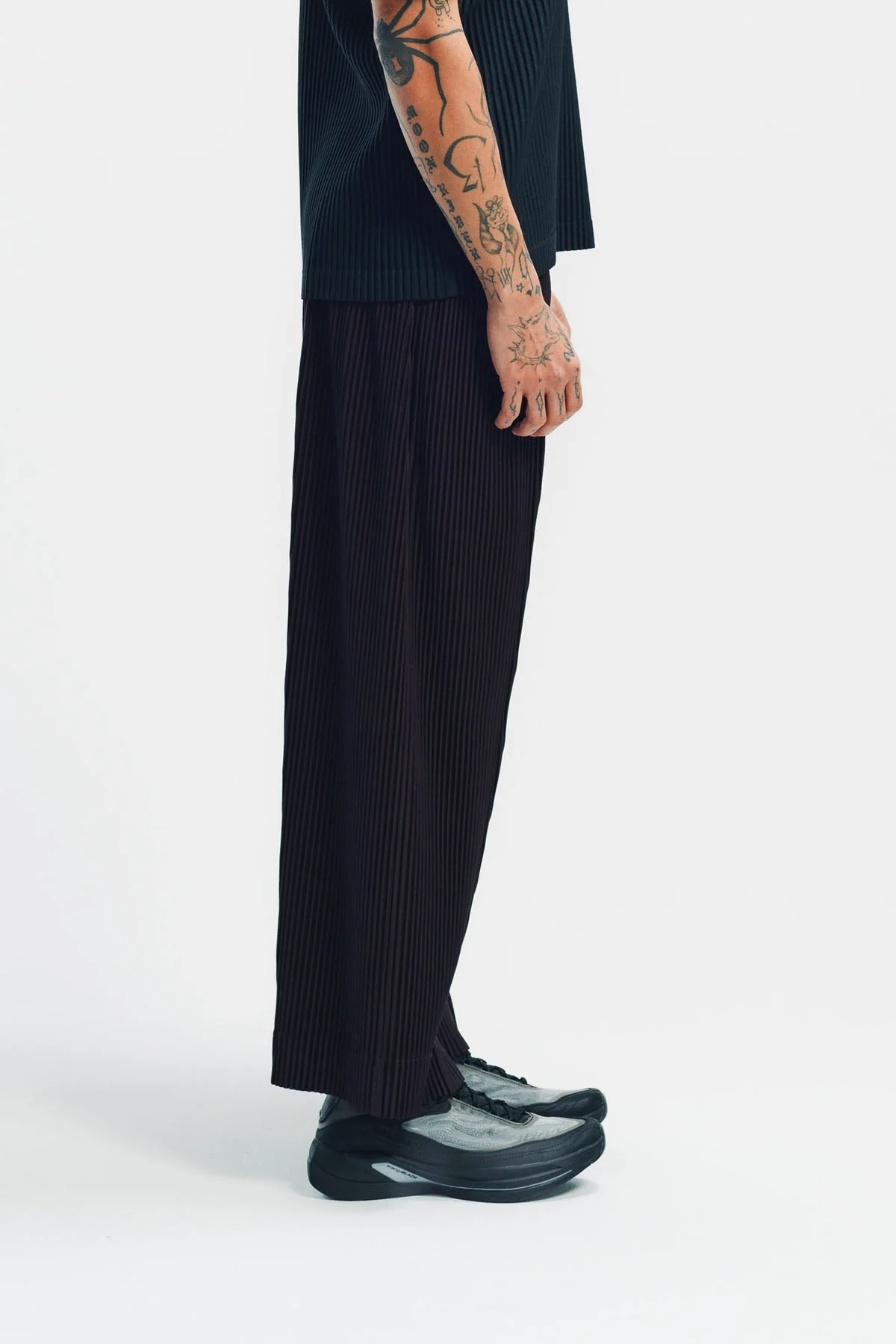HOMME PLISSÉ ISSEY MIYAKE | PLEATED PANTS - Image 9