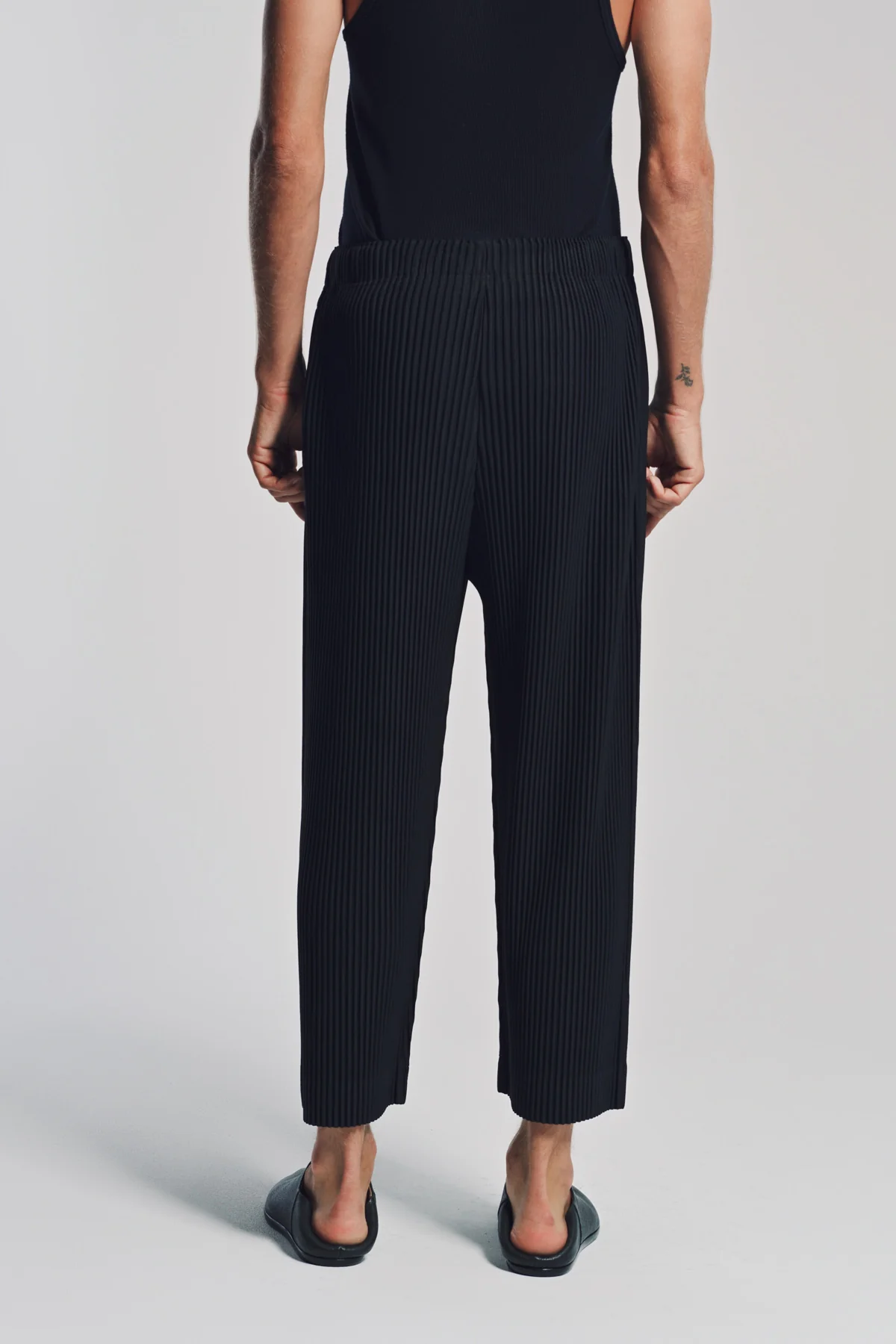 HOMME PLISSÉ ISSEY MIYAKE | PLEATED PANTS - Image 4