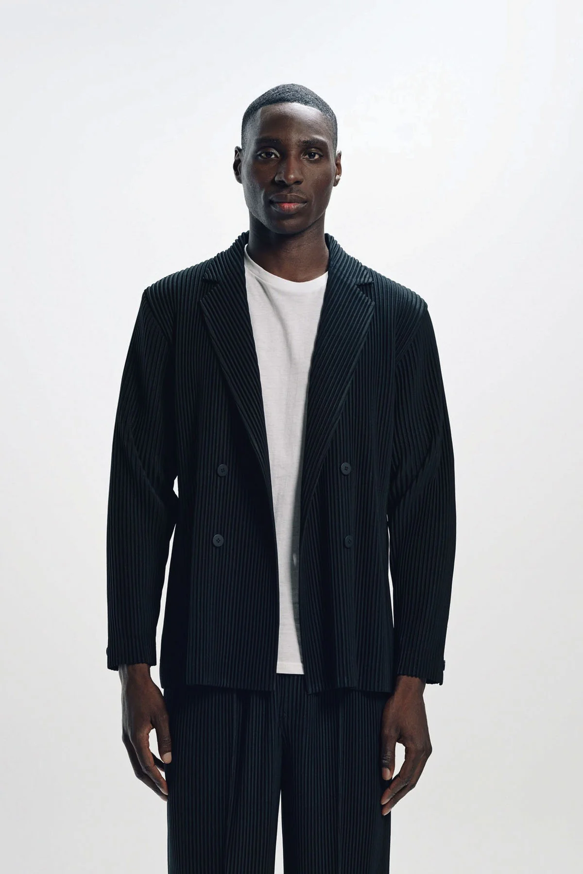 HOMME PLISSÉ ISSEY MIYAKE | TAILORED PLEATED BLAZER - Image 2