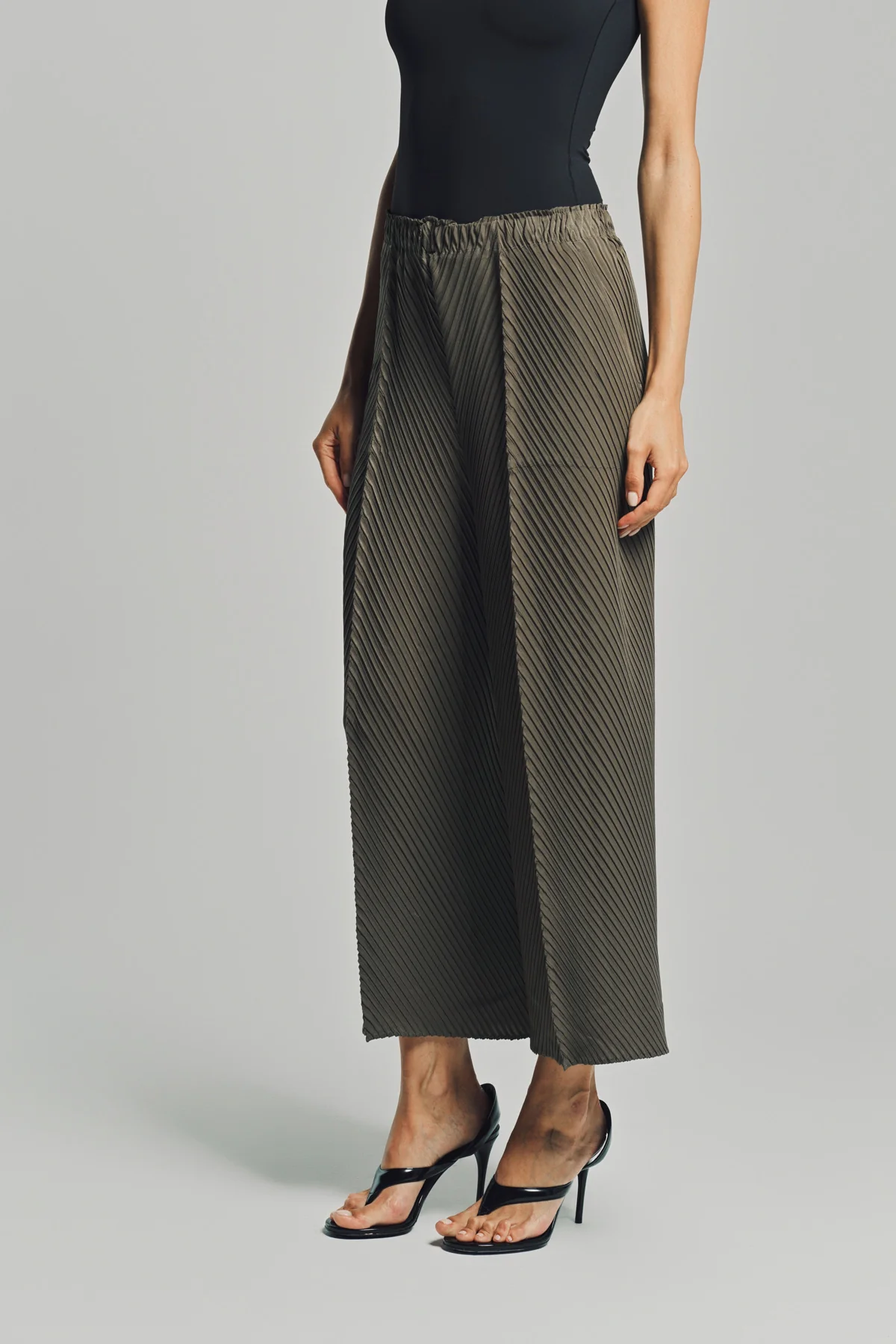 ISSEY MIYAKE | SOFT FOLD PLEATED PANTS - Image 3