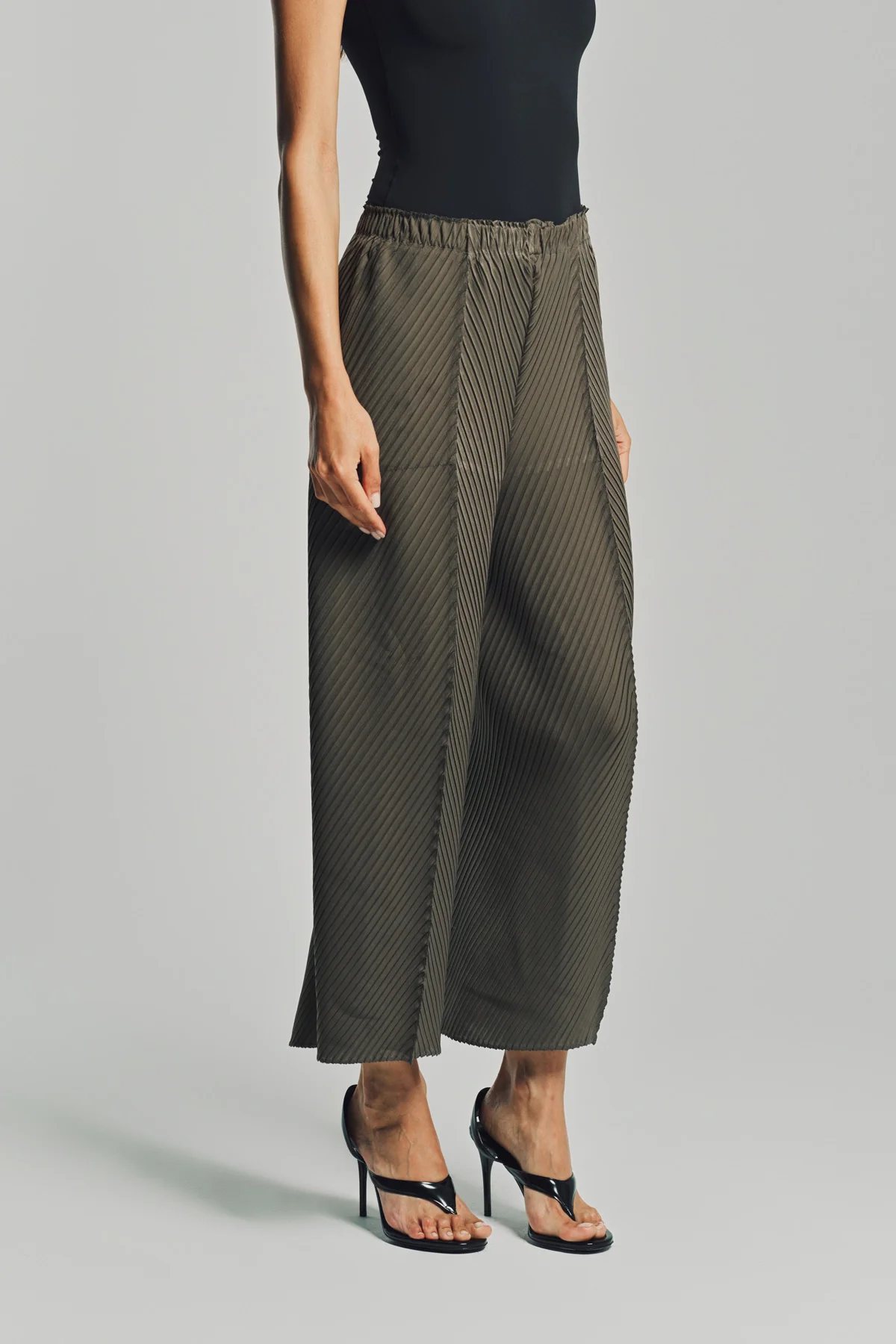 ISSEY MIYAKE | SOFT FOLD PLEATED PANTS - Image 4