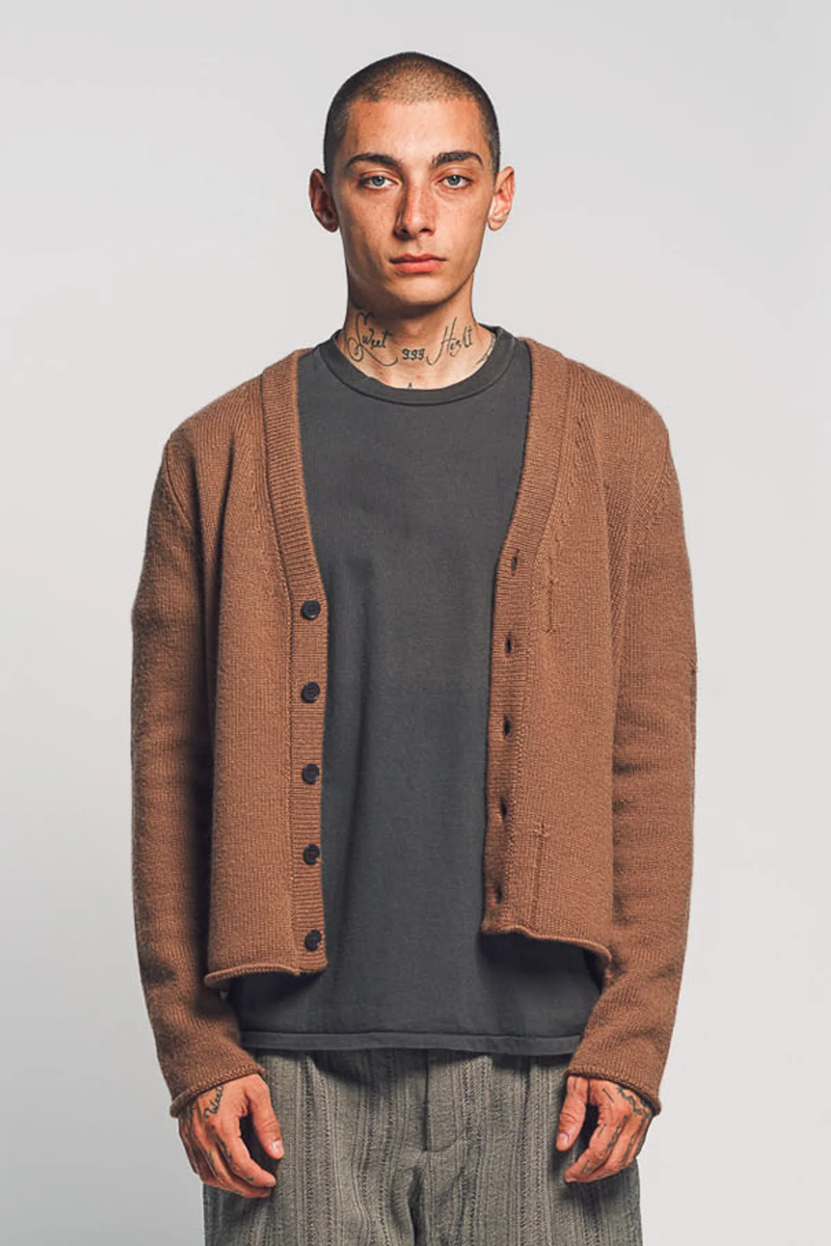 K'ANG | CASHMERE V-NECK CARDIGAN - Image 2