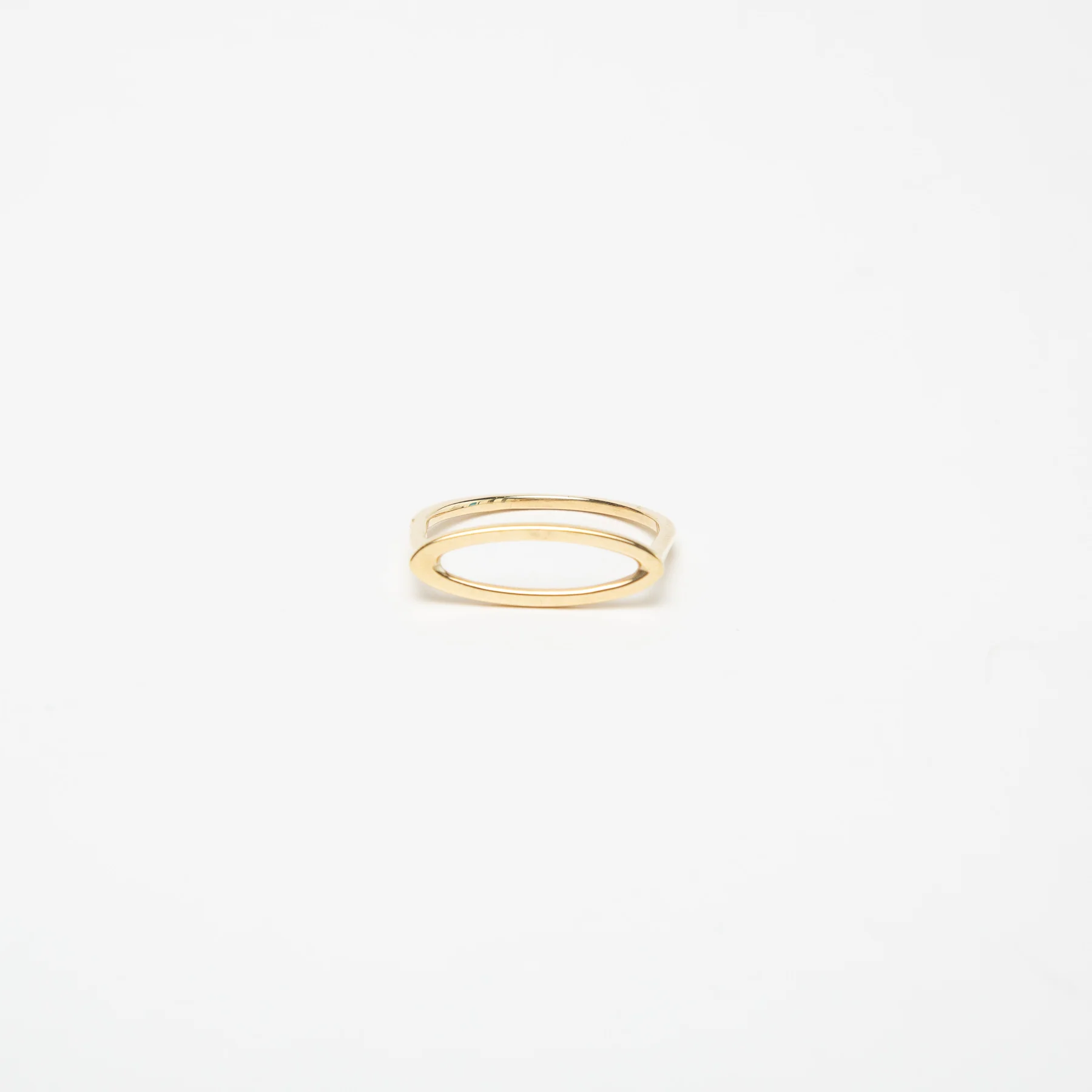 KWIT | 14K GOLD LETTER O RING - Image 4