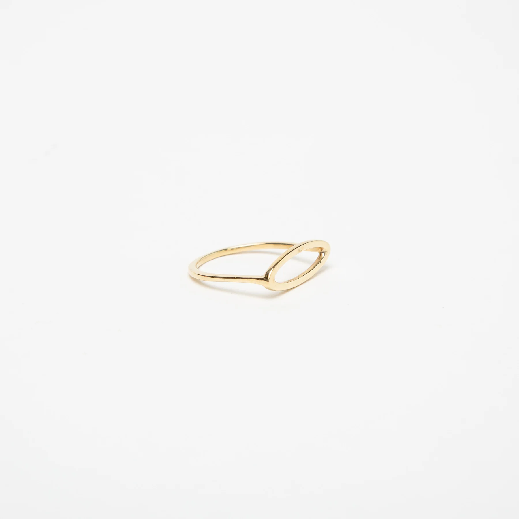 KWIT | 14K GOLD LETTER O RING - Image 5