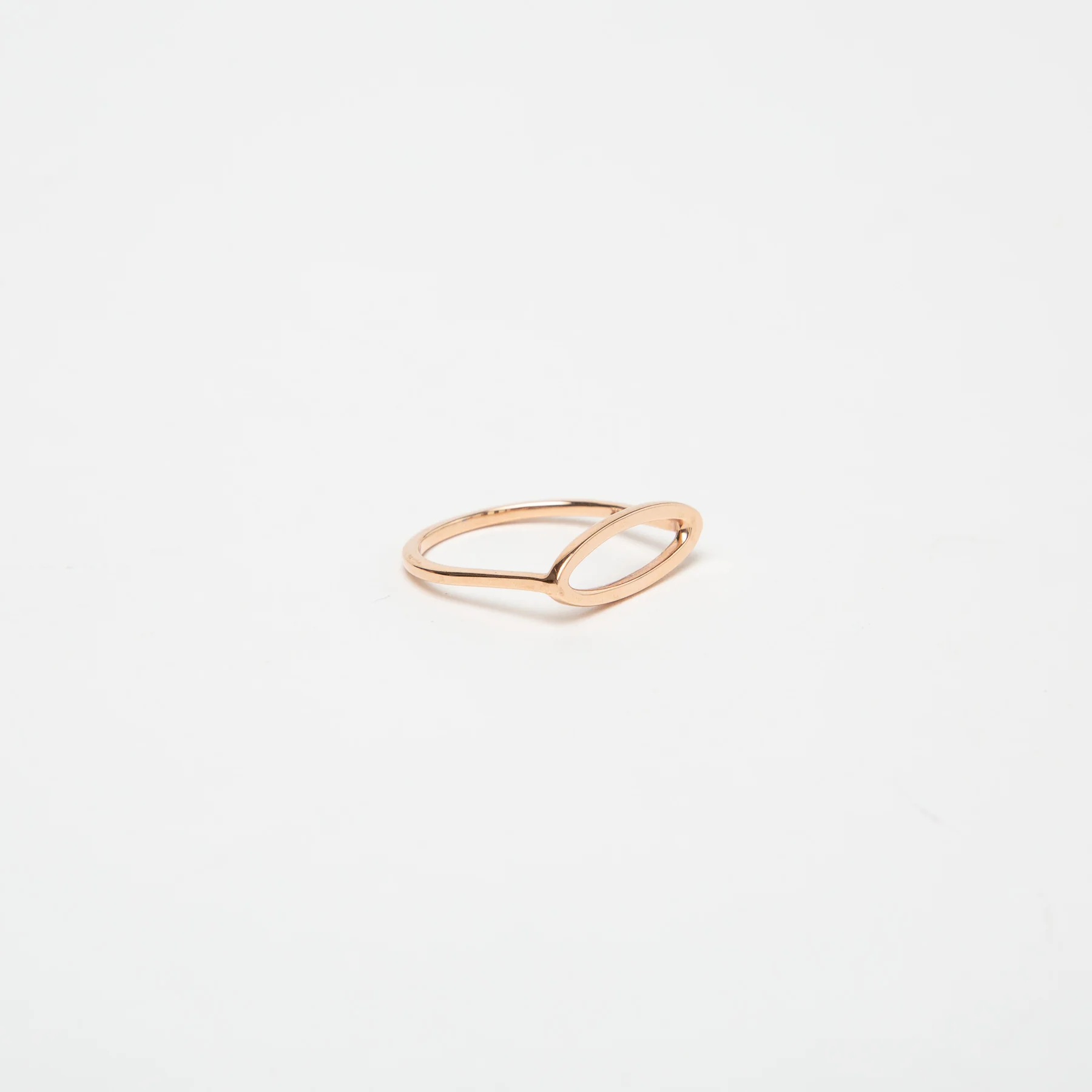 KWIT | 14K GOLD LETTER O RING - Image 8
