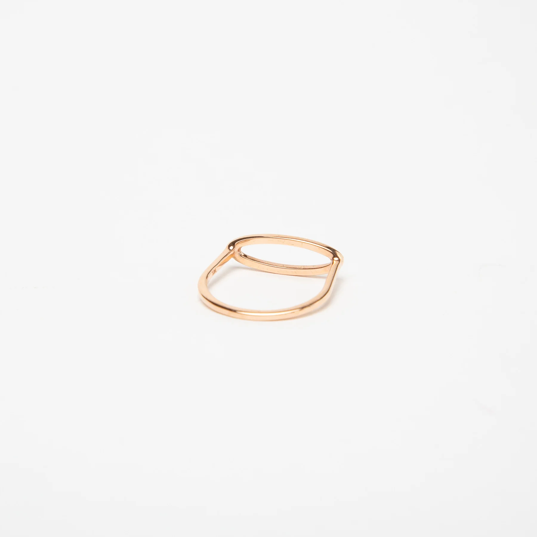 KWIT | 14K GOLD LETTER O RING - Image 9