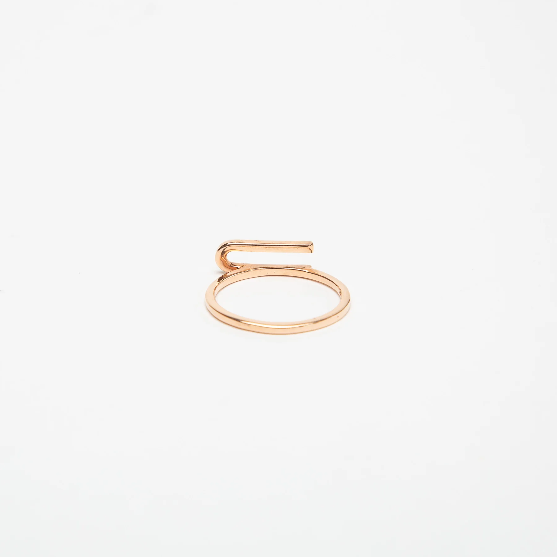 KWIT | 14K GOLD LETTER U RING - Image 3