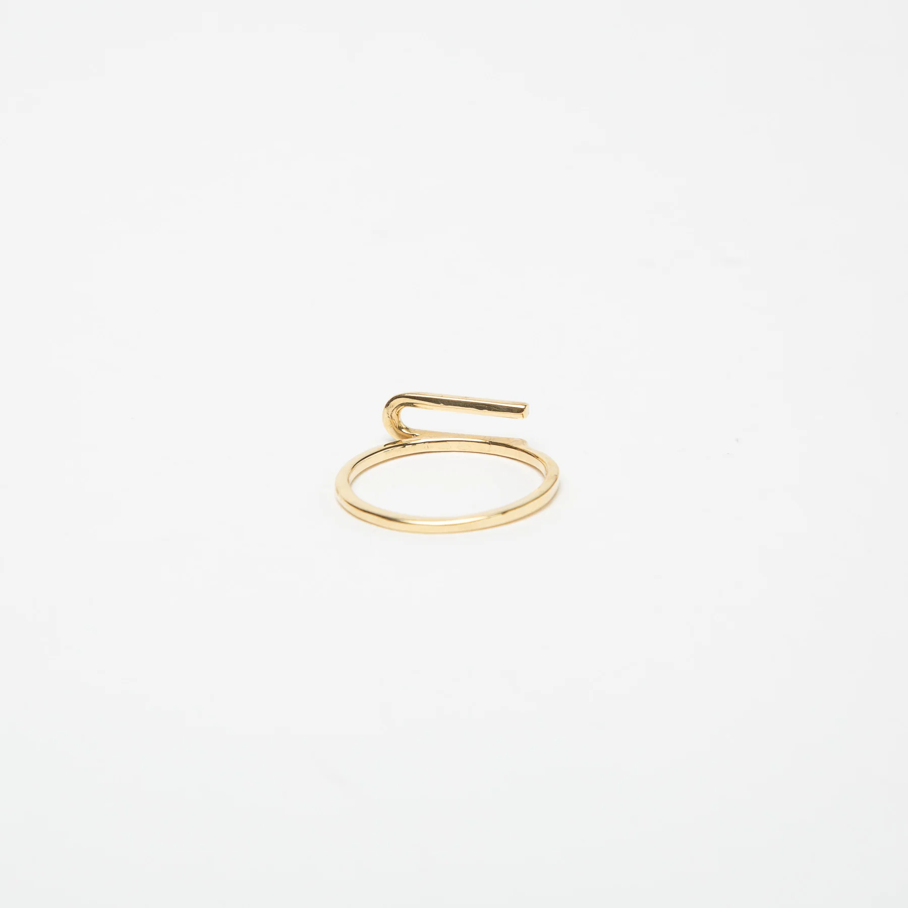 KWIT | 14K GOLD LETTER U RING - Image 9