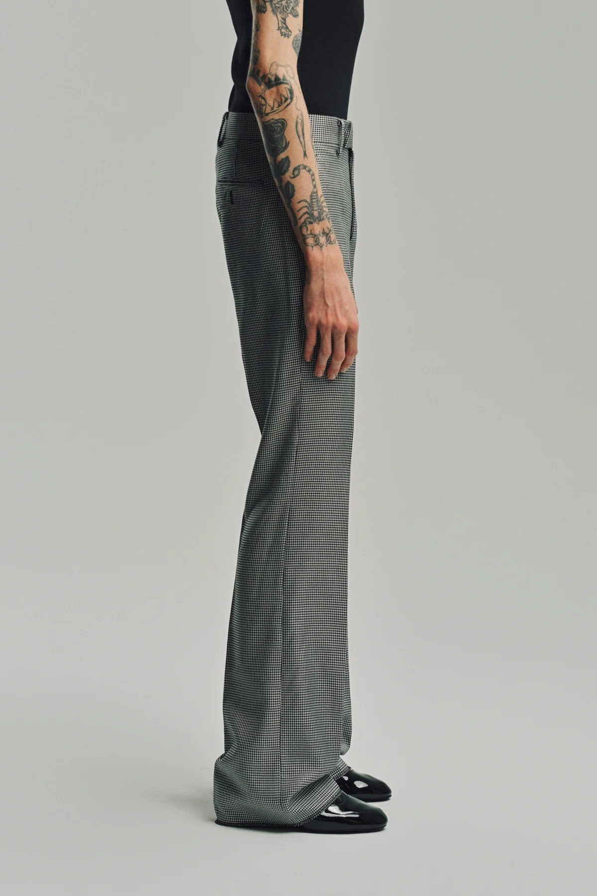 KYOSUKE KUNIMOTO | HOUNDSTOOTH FLAT FRONT PANTS - Image 5