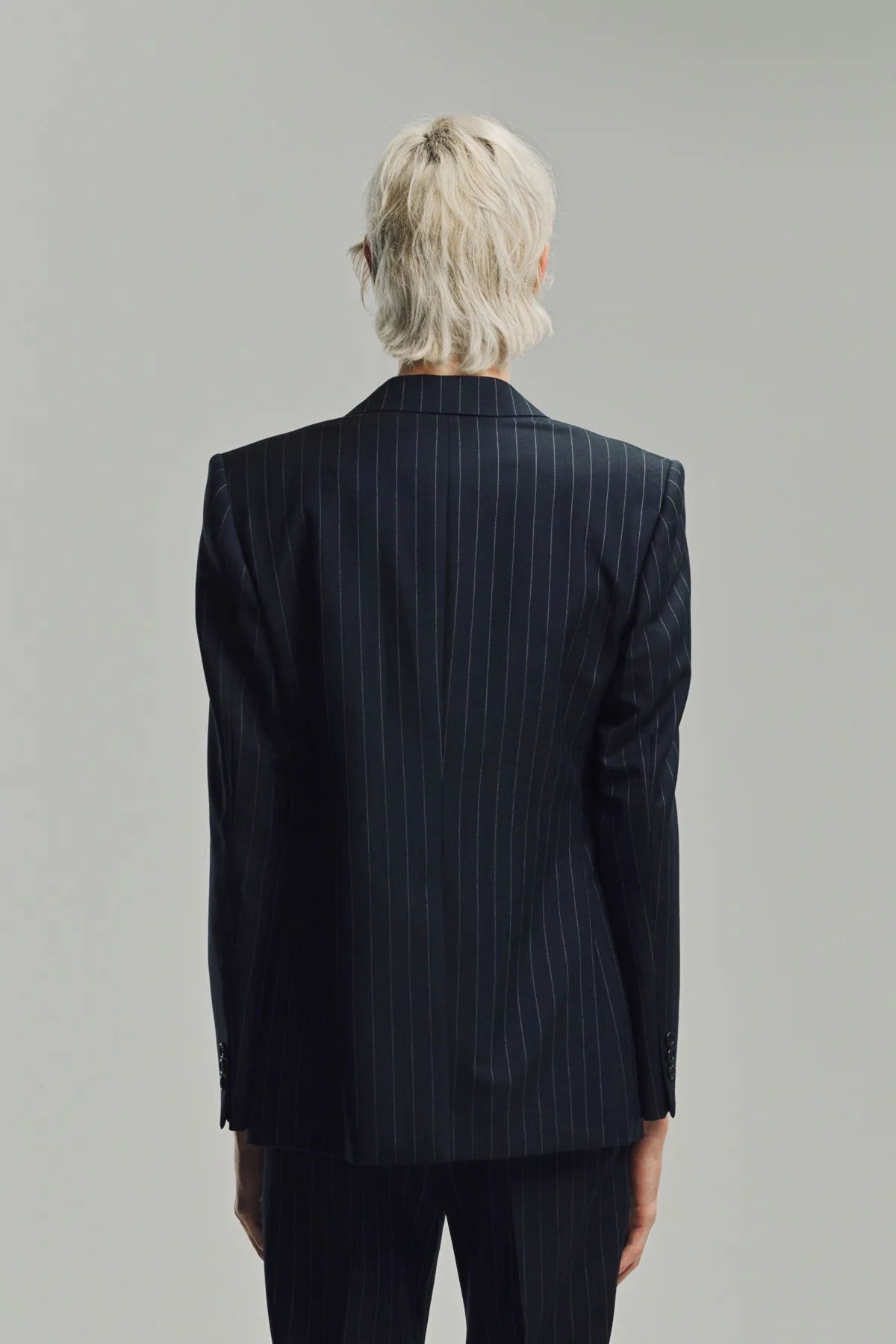 KYOSUKE KUNIMOTO | NAVY NOTCHED LAPEL JACKET - Image 4