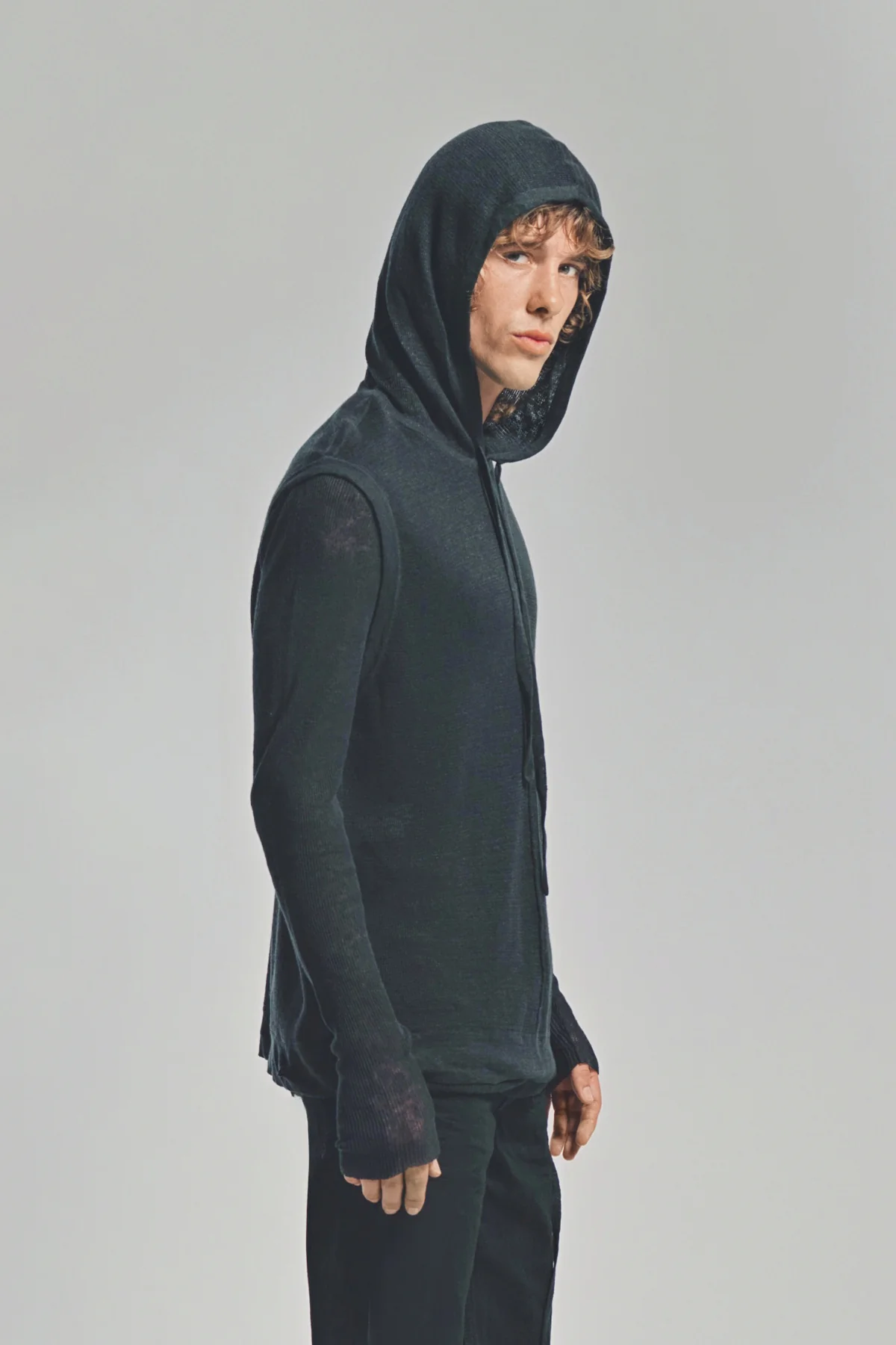LARS ANDERSSON | SLEEVELESS HOODIE - Image 5