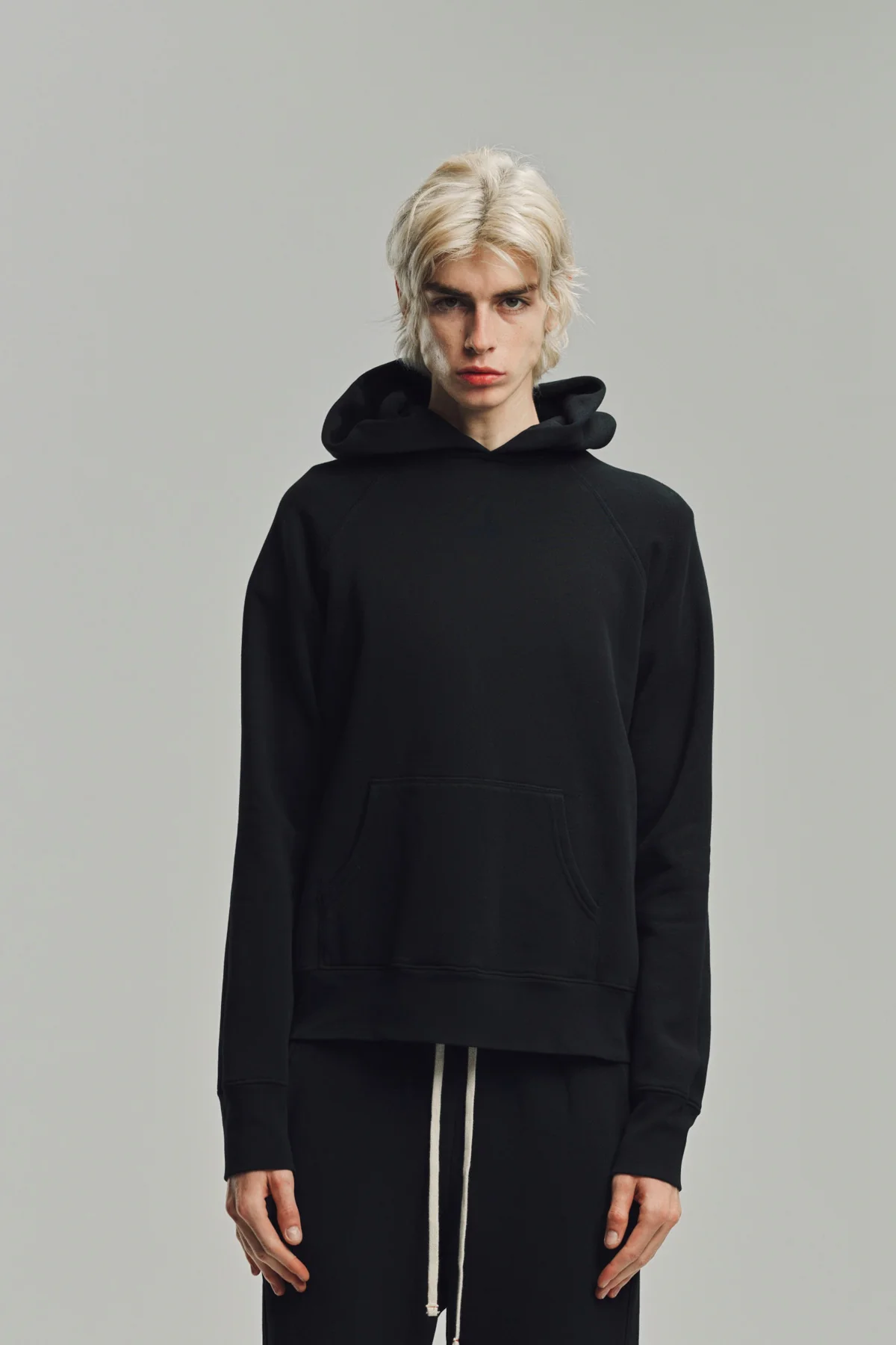 LES TIEN | HEAVYWEIGHT CLASSIC RAGLAN HOODIE - Image 2