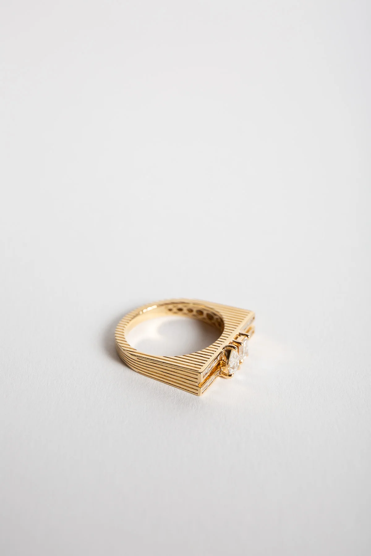 LORAIDA | BLADE EMERALD & PEAR BAGUETTE RING - Image 3