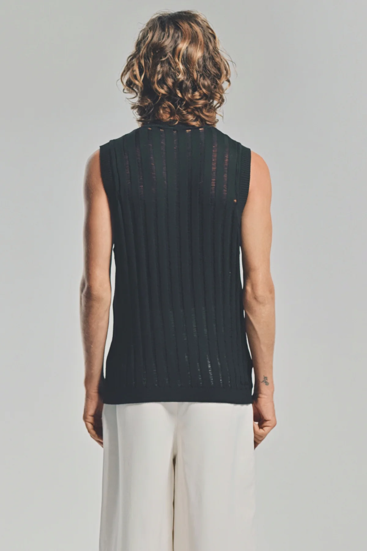 LOUIS GABRIEL NOUCHI | RIBBED SLEEVELESS SWEATER VEST - Image 4