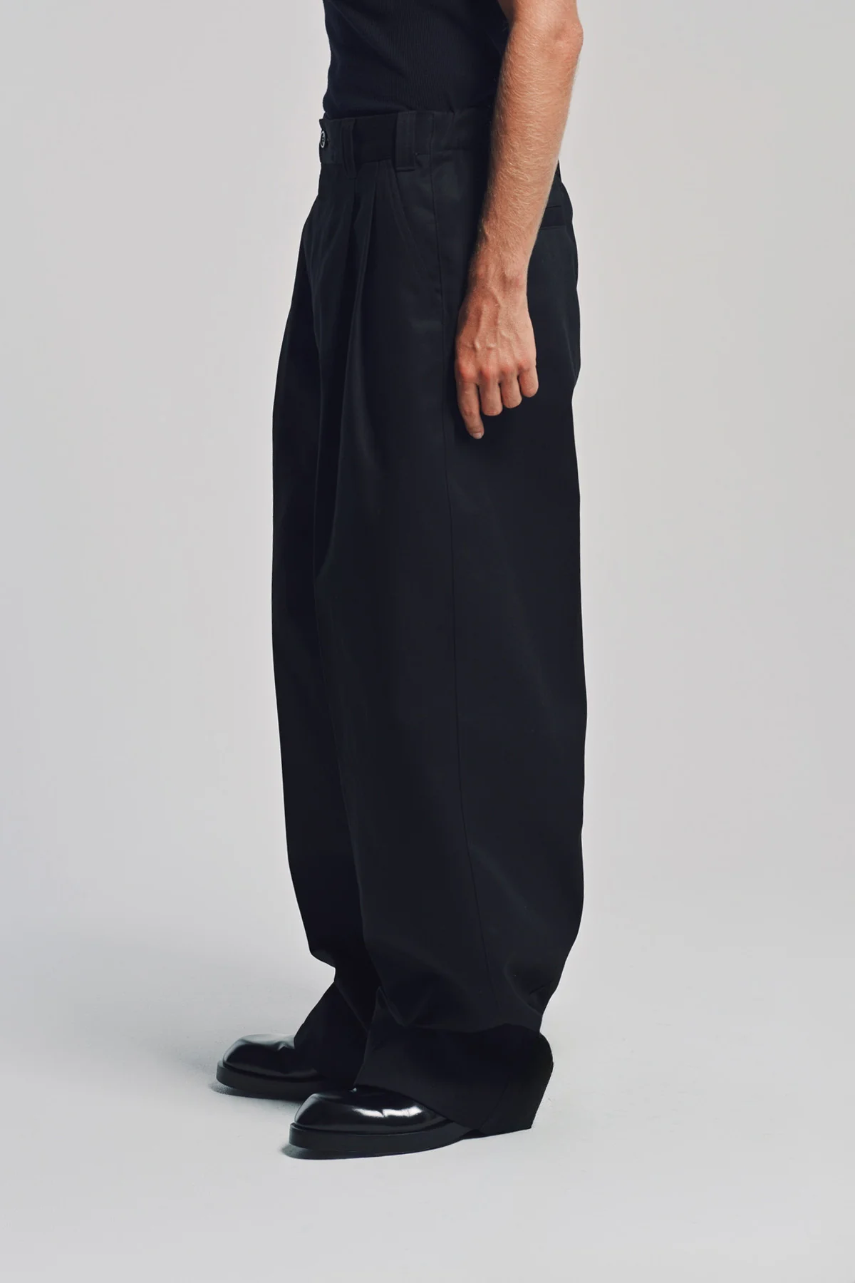 MAISON MARGIELA | SKATER CHINO TROUSERS - Image 3