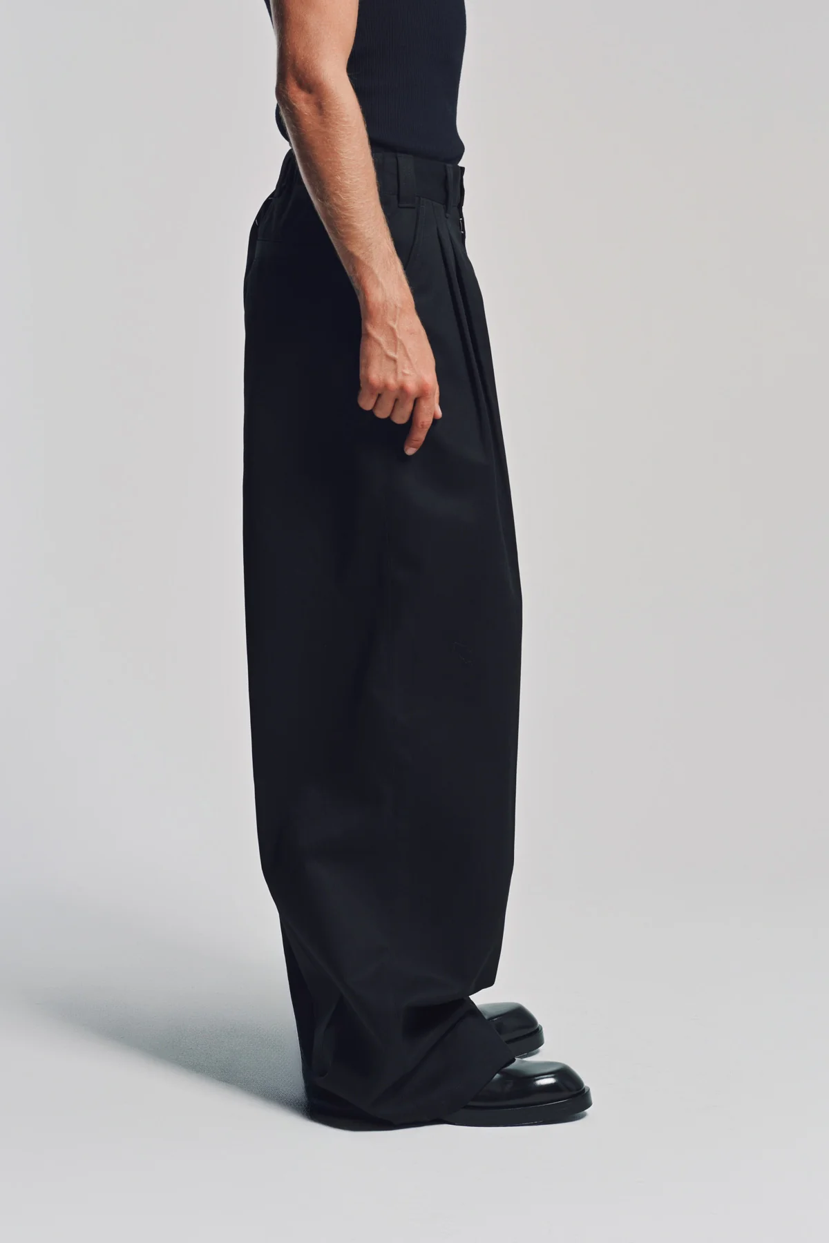 MAISON MARGIELA | SKATER CHINO TROUSERS - Image 5