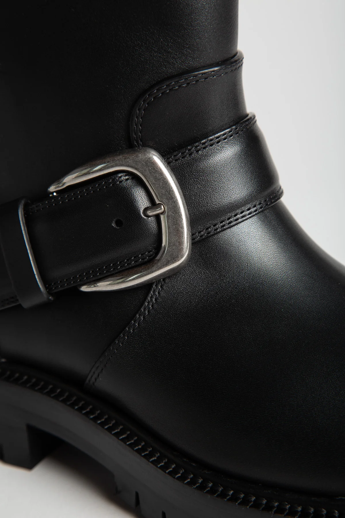 MAISON MARGIELA | TABI COUNTY BUCKLE ANKLE BOOTS - Image 5
