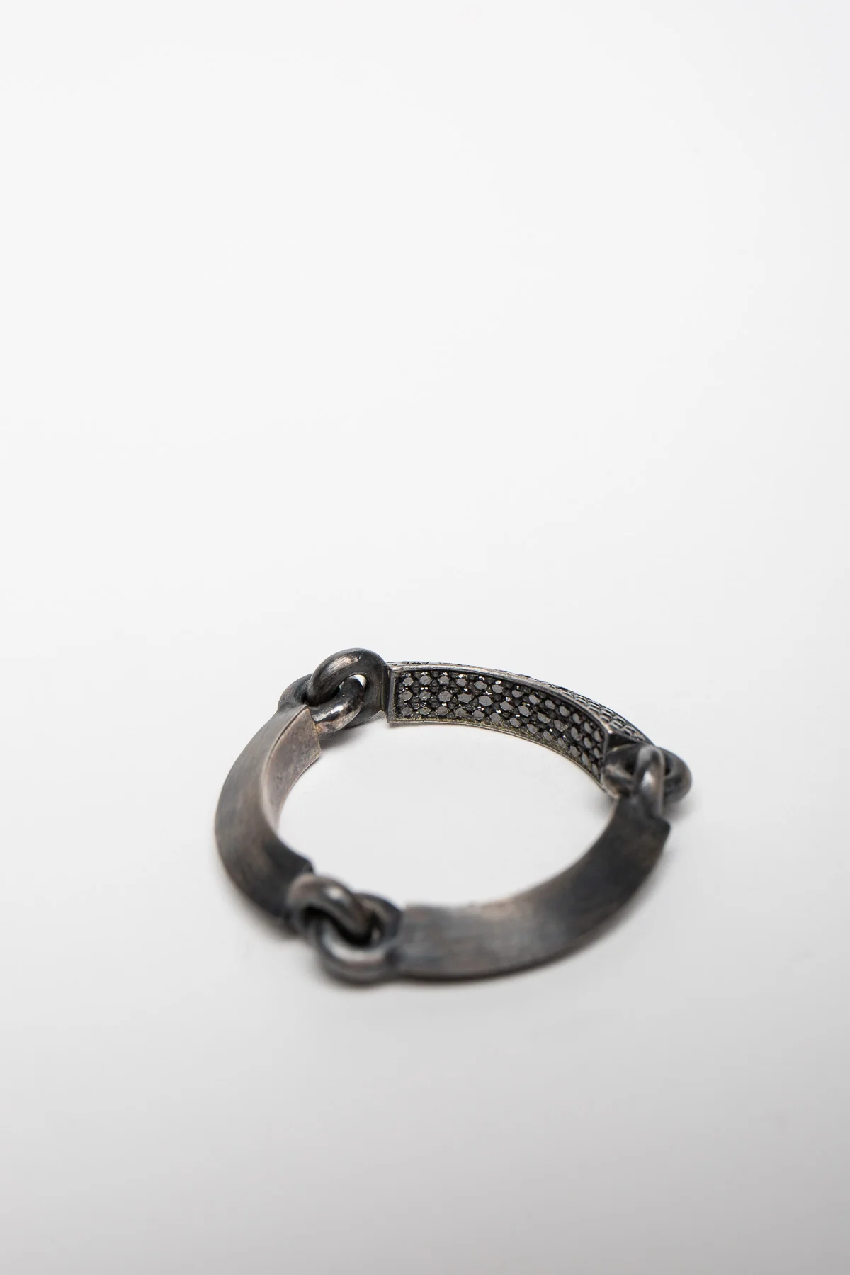 MAOR | TILTED AXIS BLACK DIAMOND RING - Image 4