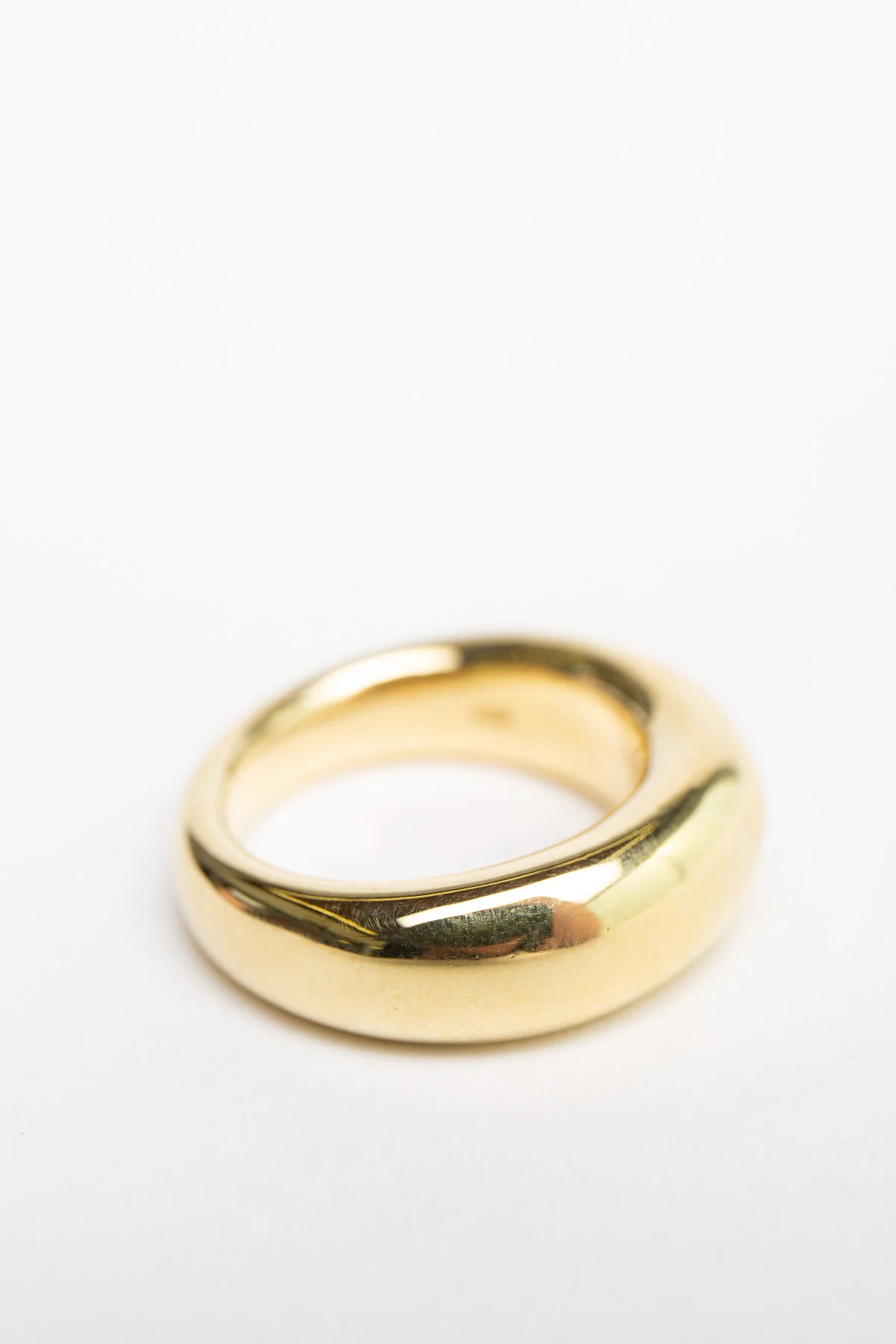MAUD JEWELRY | 18K GOLD LOW DOME RING - Image 3