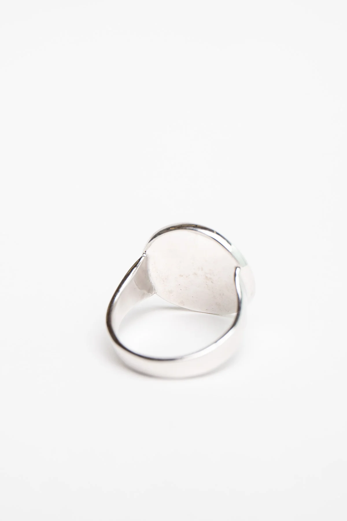 MAUD JEWELRY | 18K WHITE GOLD DIAMOND COIN RING - Image 4