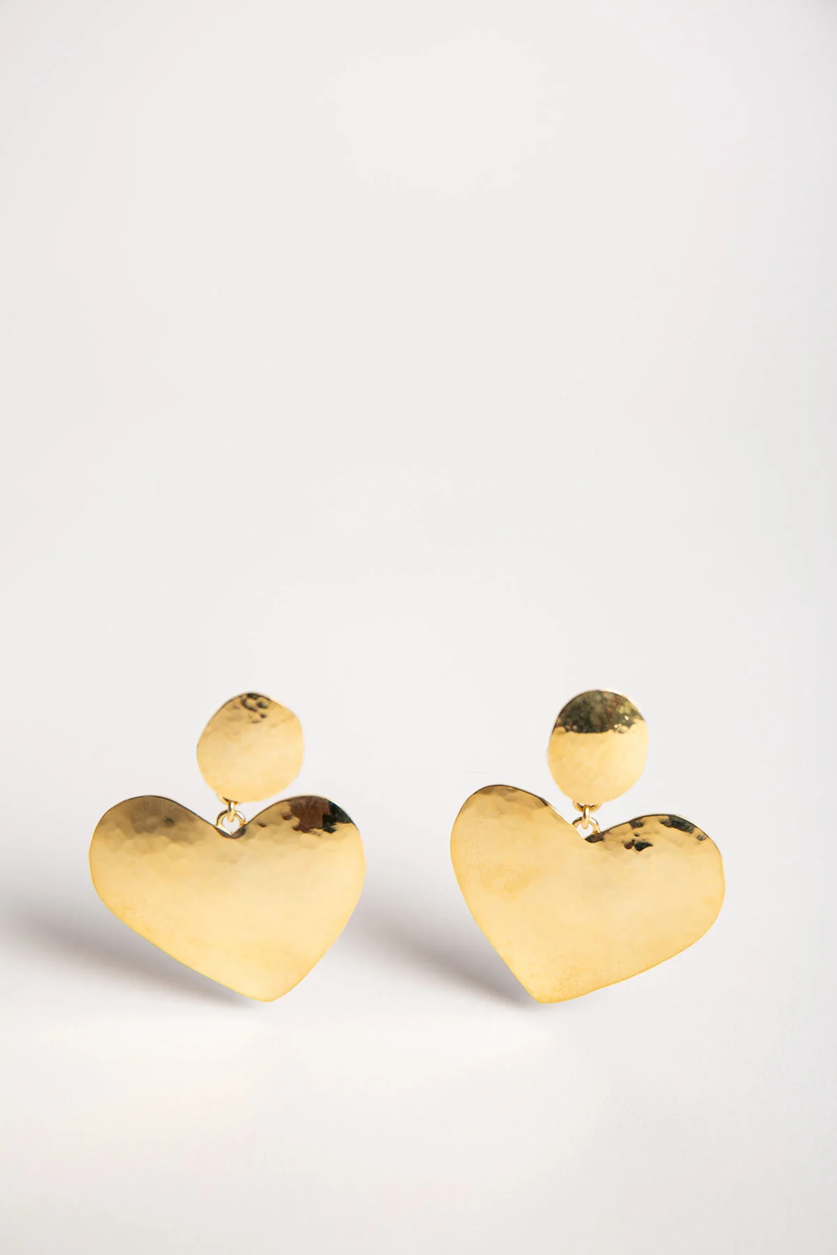 MAUD JEWELRY | 18K YELLOW GOLD HEART EARRINGS - Image 4
