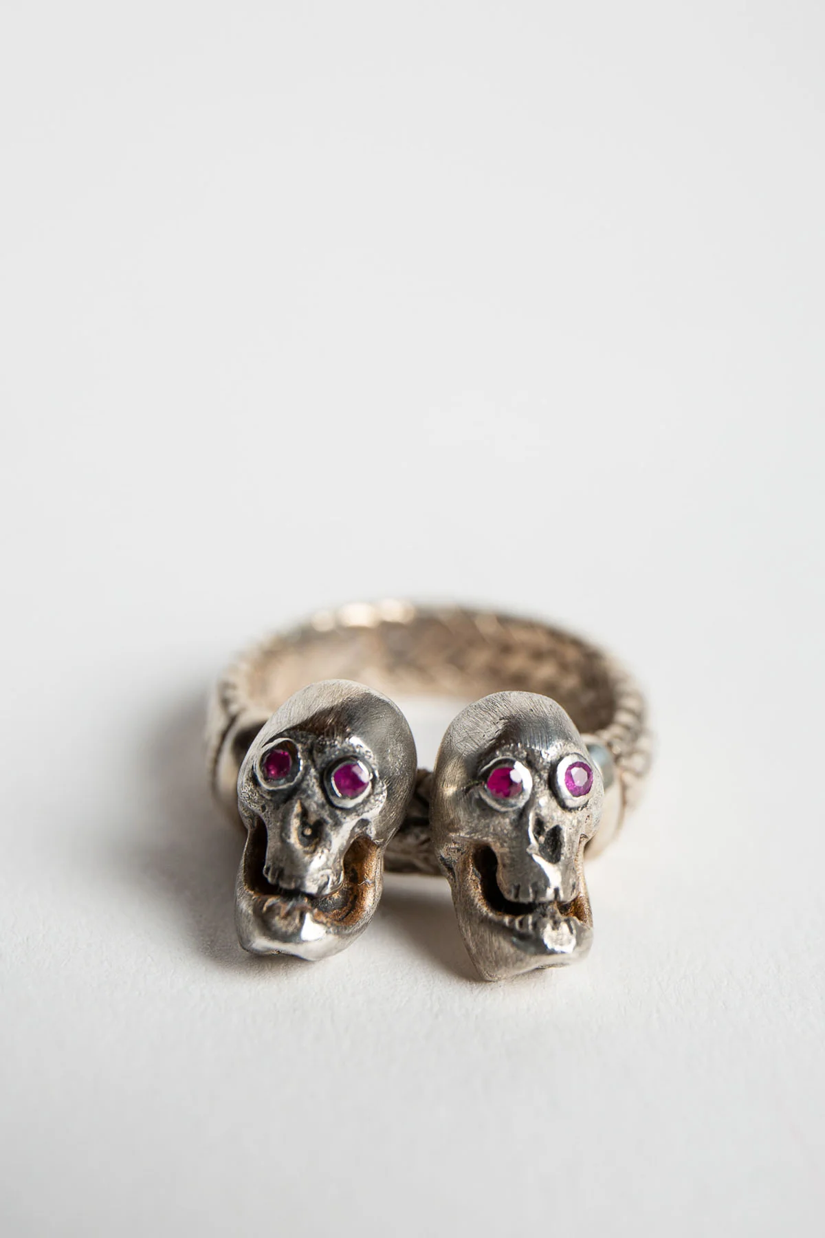 MAX-SS | RUBY DOUBLE SKULL RING