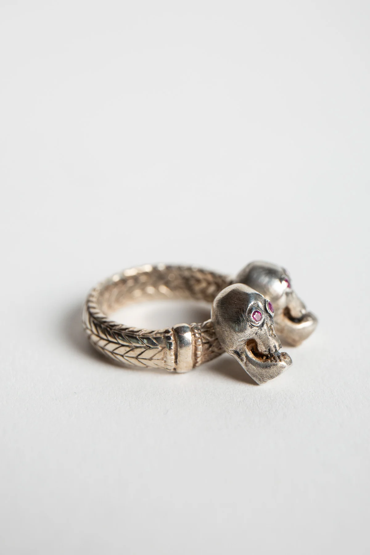 MAX-SS | RUBY DOUBLE SKULL RING - Image 2
