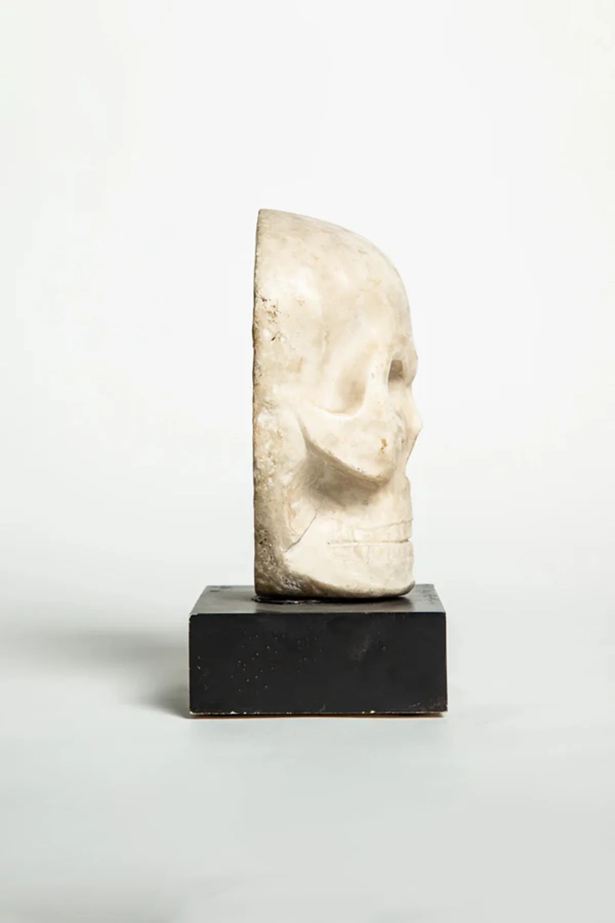 MAXFIELD PRIVATE COLLECTION | 19TH CENTURY MARBLE SKULL - Image 2