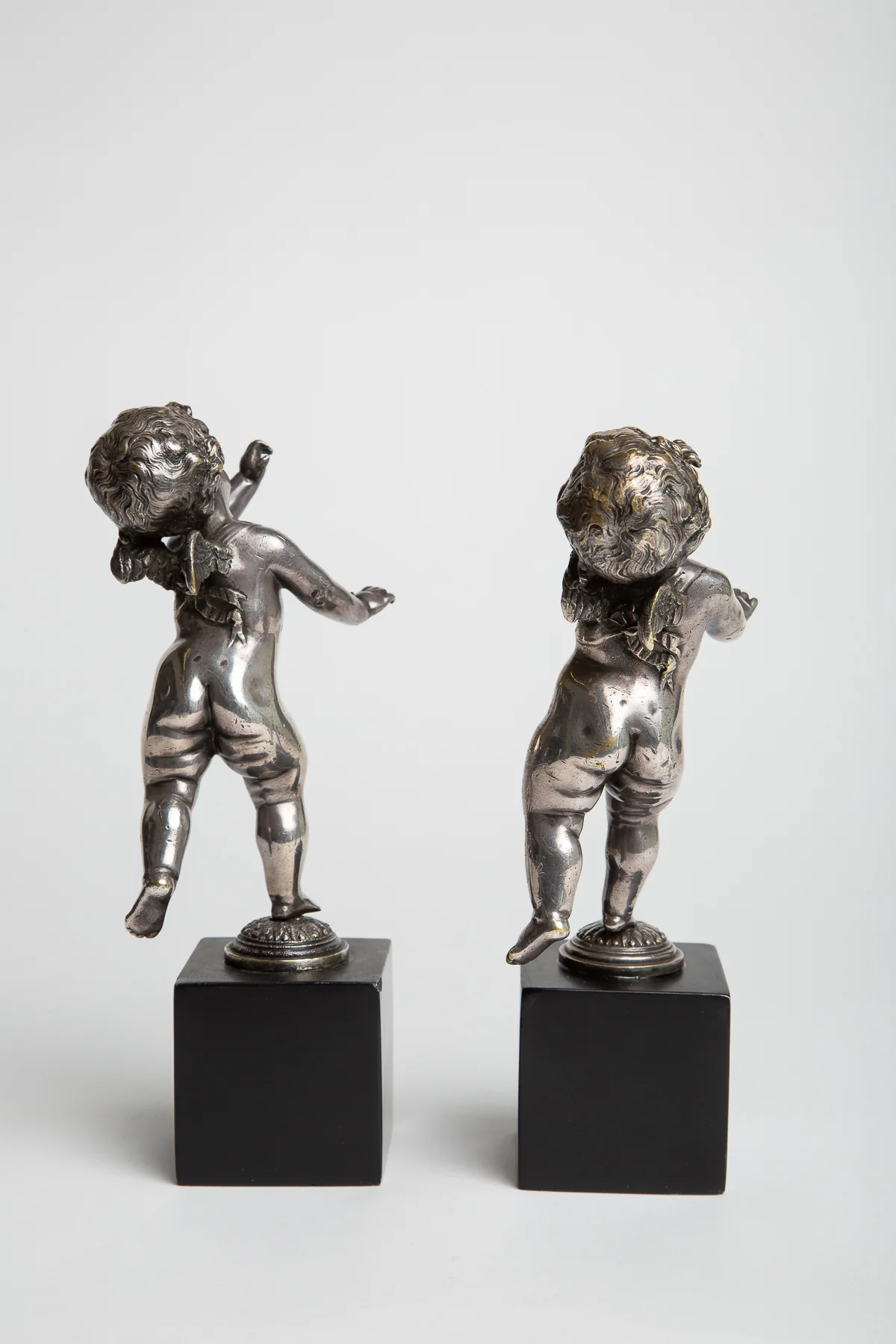 MAXFIELD PRIVATE COLLECTION | PAIR OF PUTTI BOOKENDS - Image 3